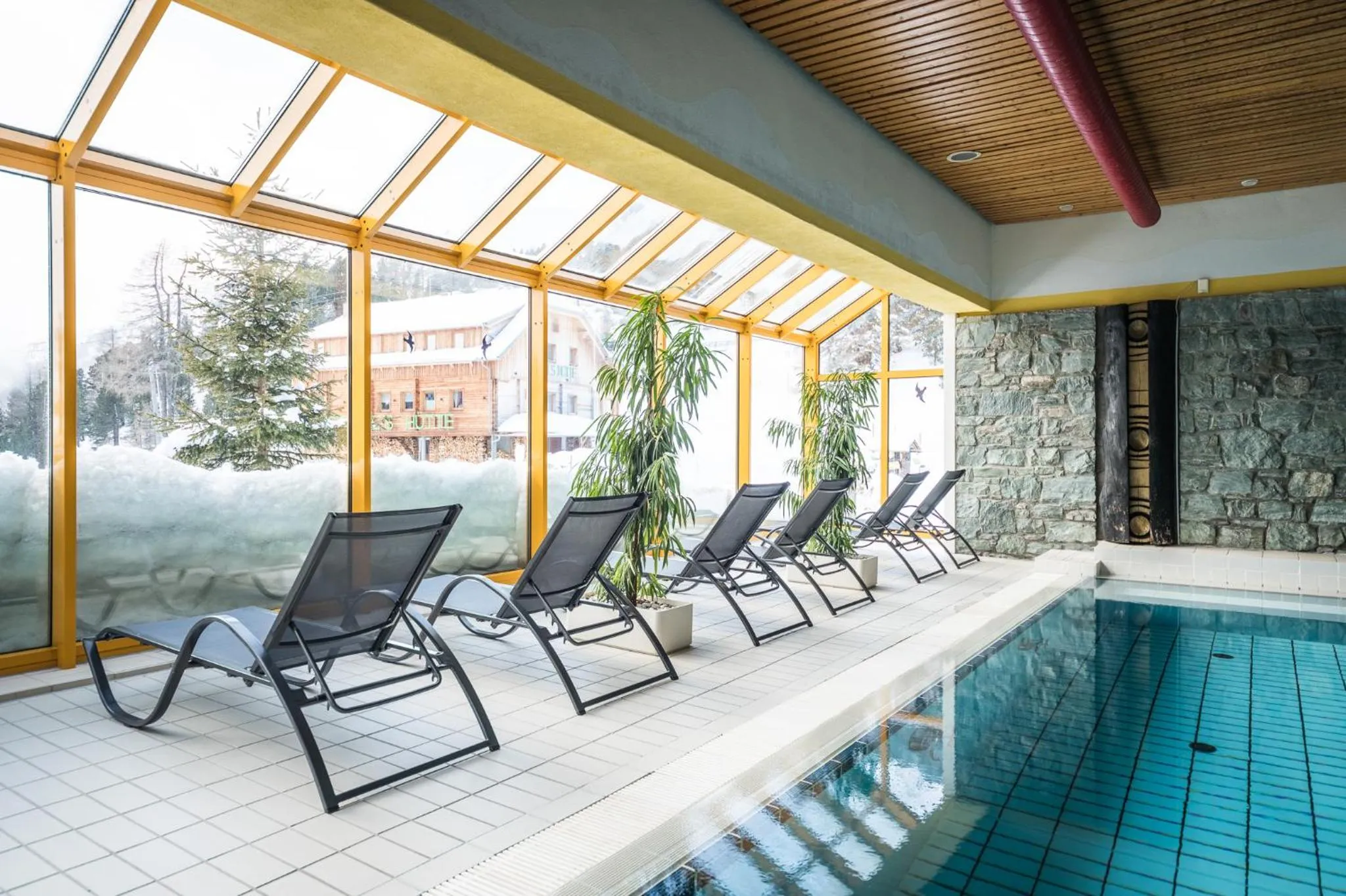 Swimming pool in Panorama Hotel Turracher Höhe