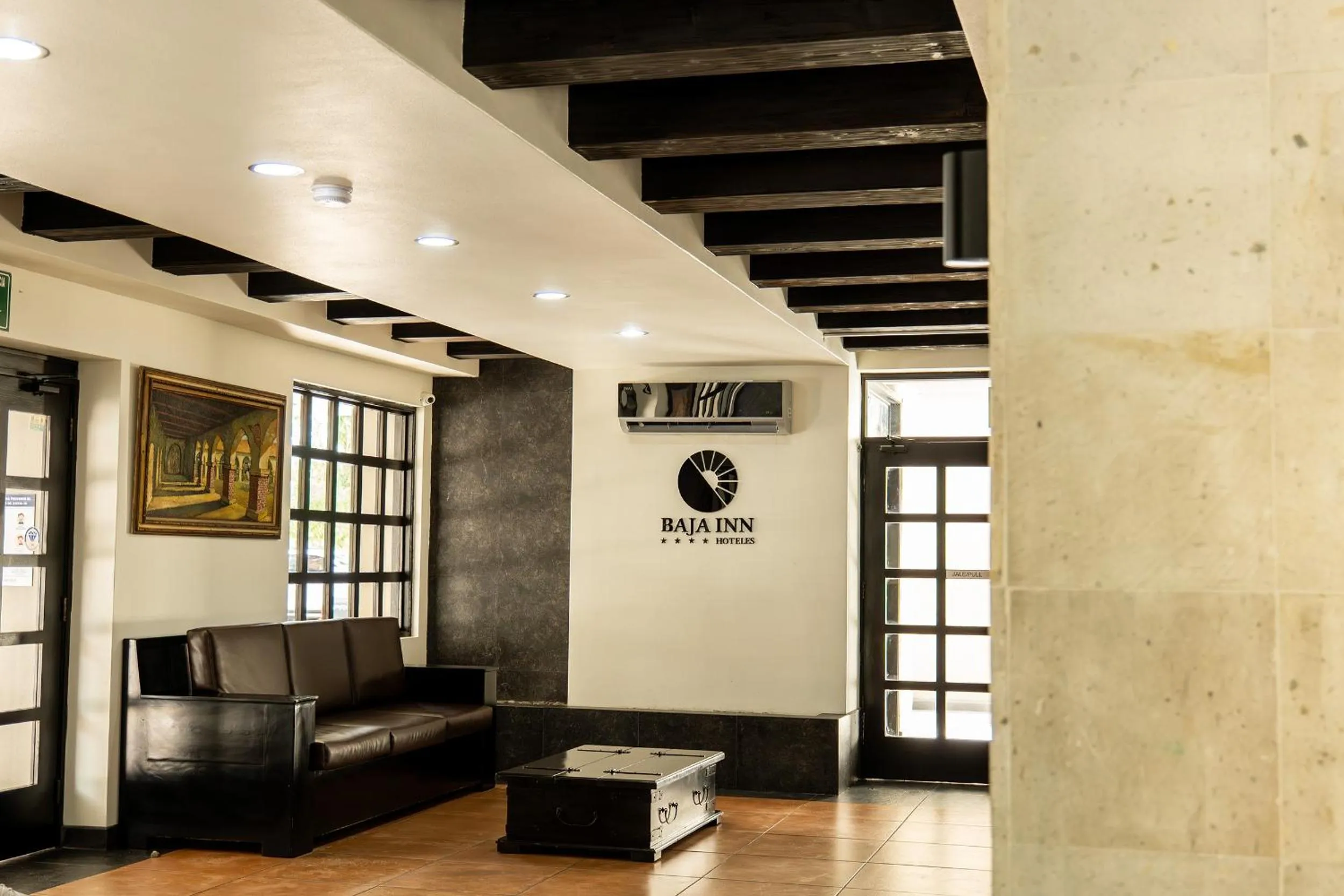 Communal lounge/ TV room in Baja Inn Hoteles Rio