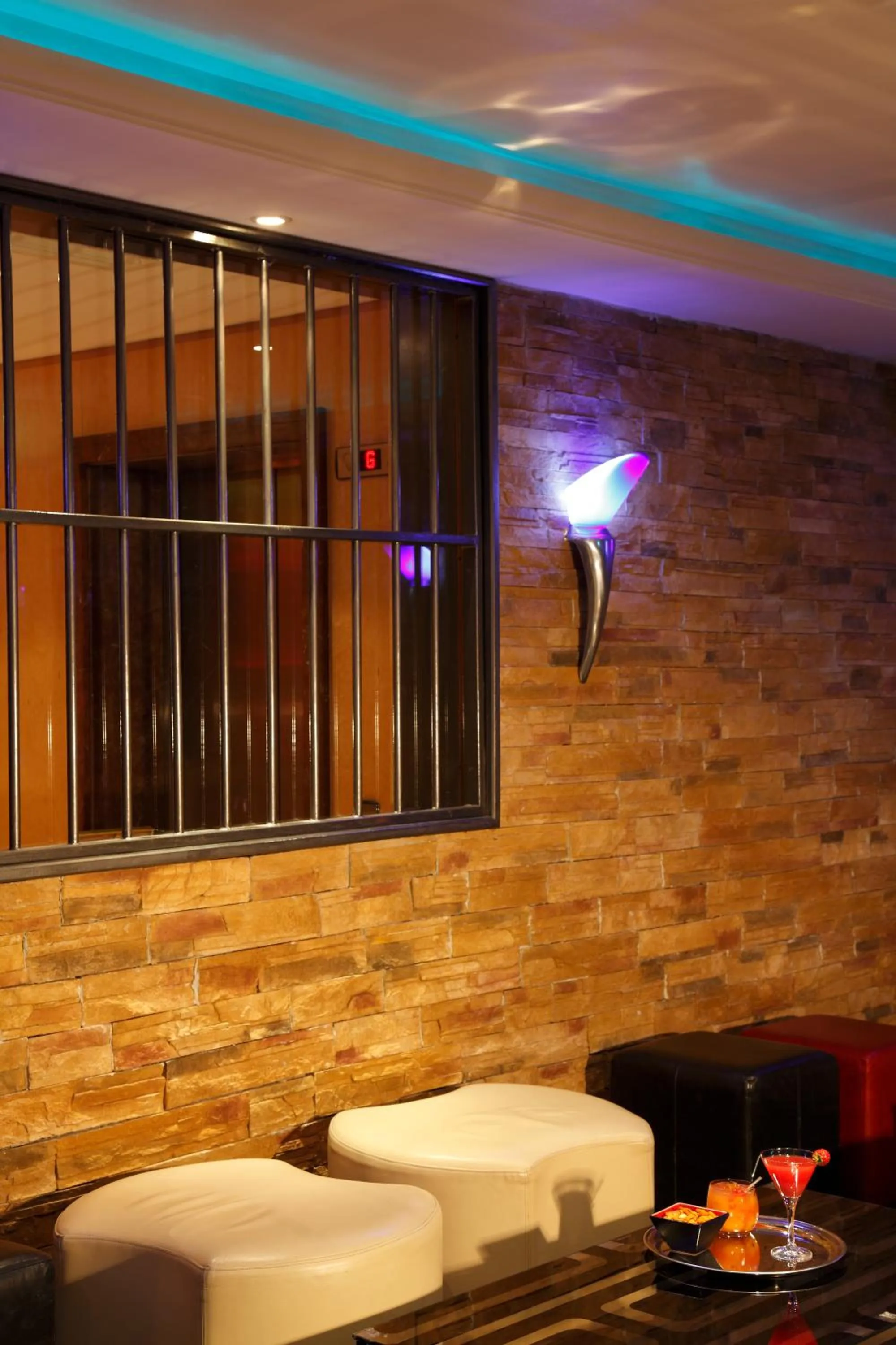 Lounge or bar in Courthouse Hotel London