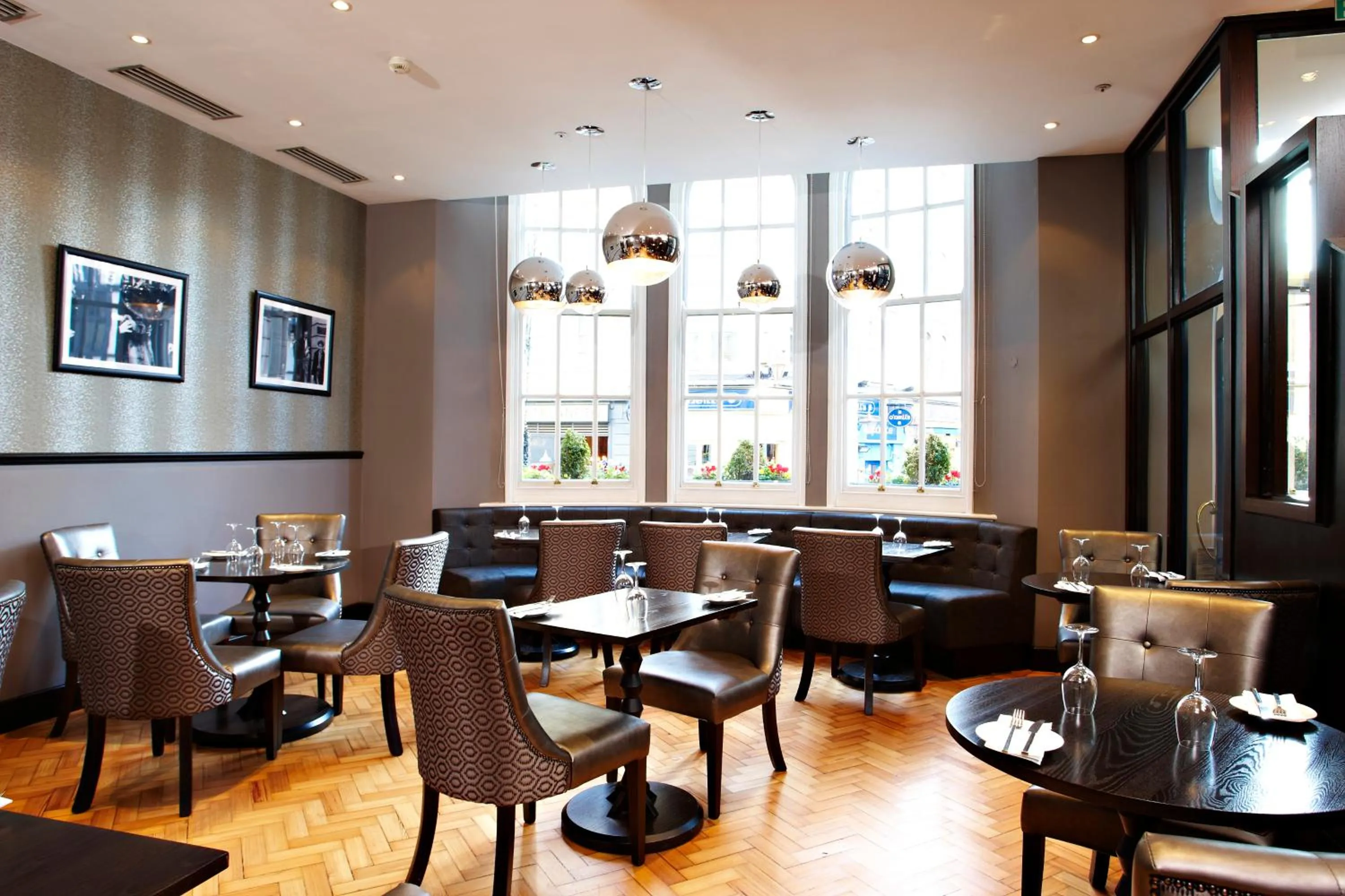 Restaurant/places to eat in Courthouse Hotel London