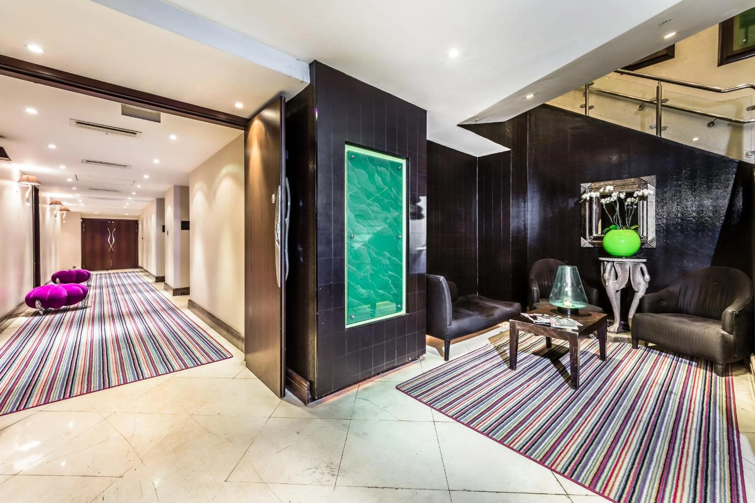 Lobby or reception in Courthouse Hotel London