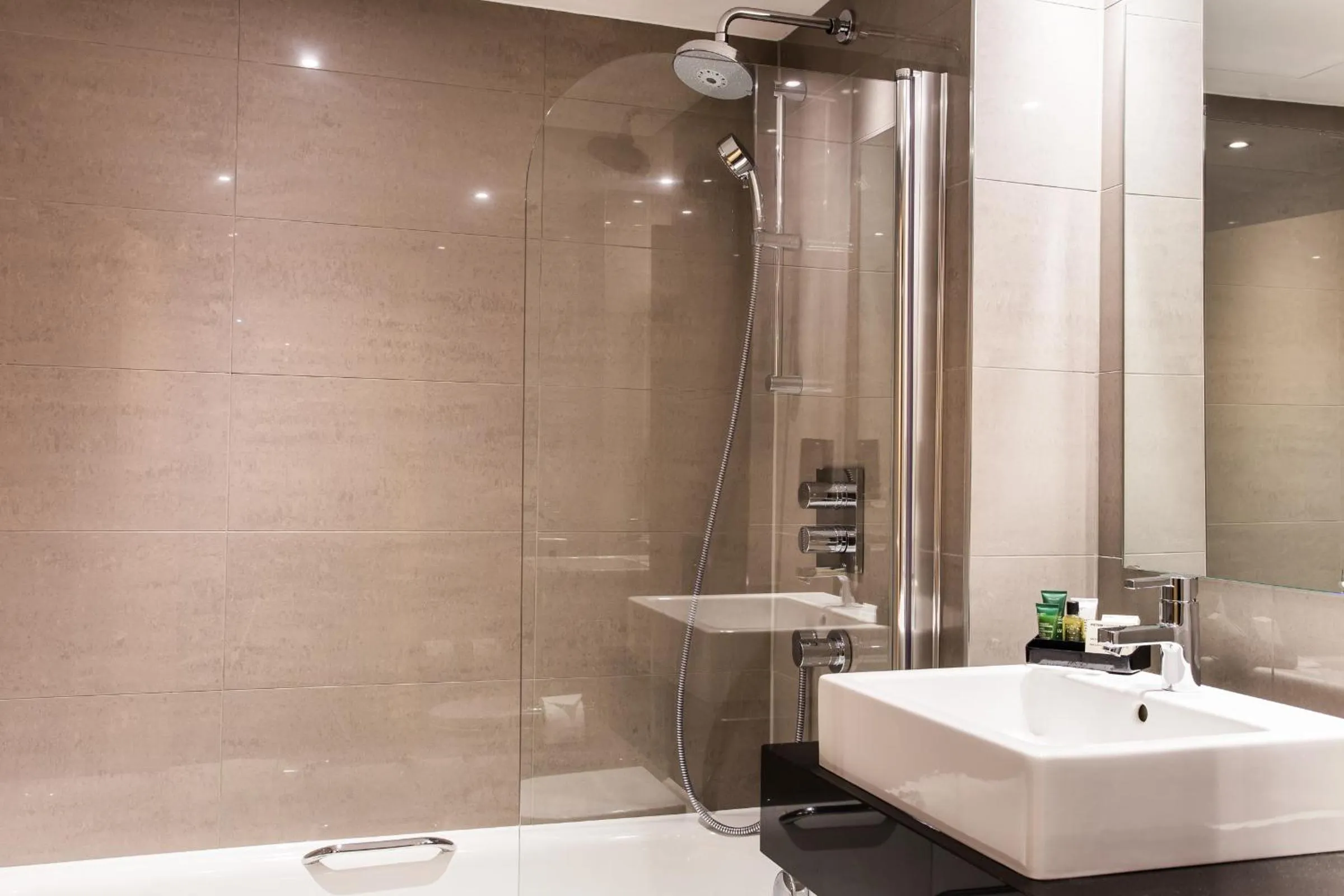 Bathroom in Courthouse Hotel London