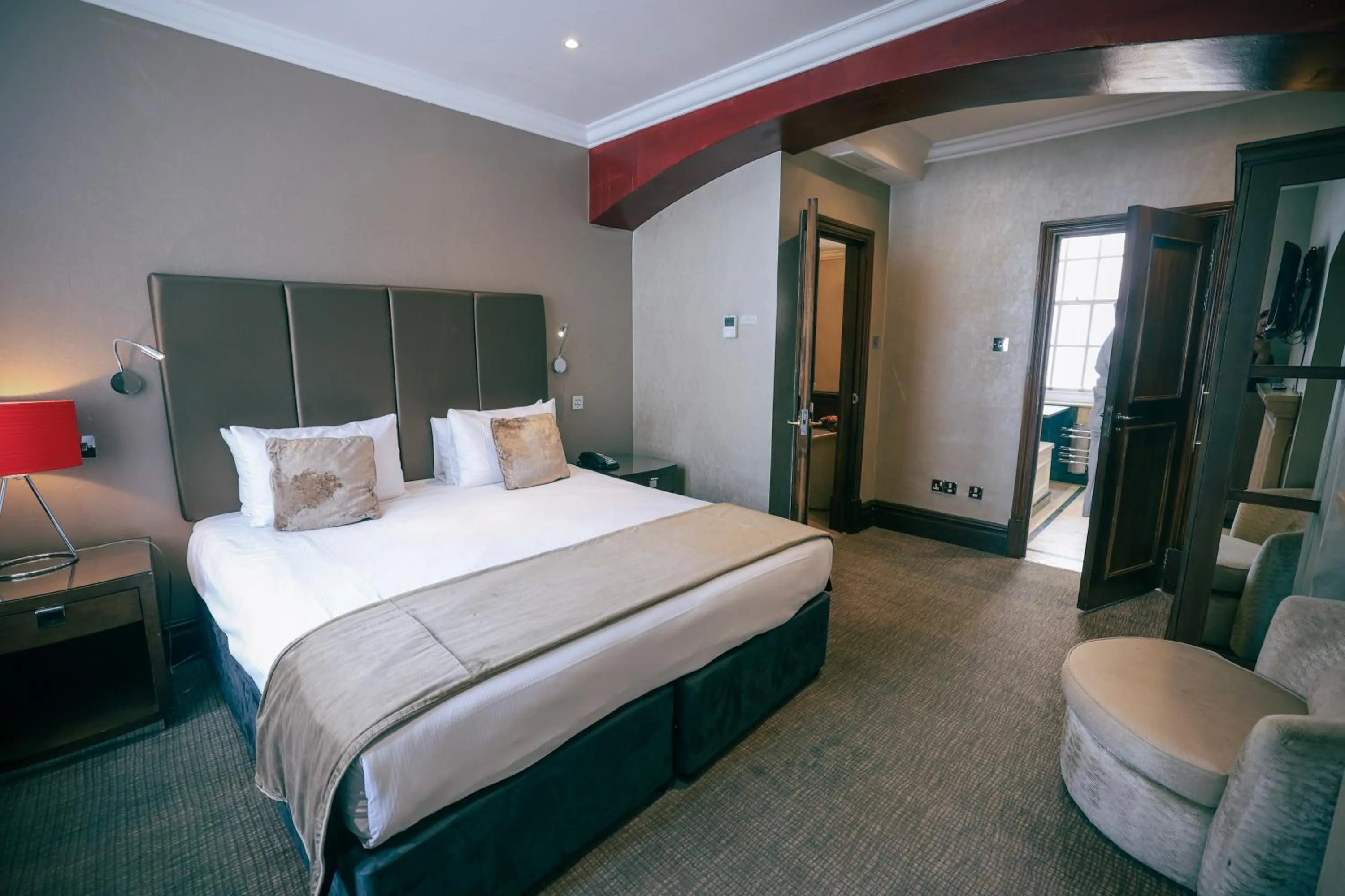 Bedroom, Bed in Courthouse Hotel London