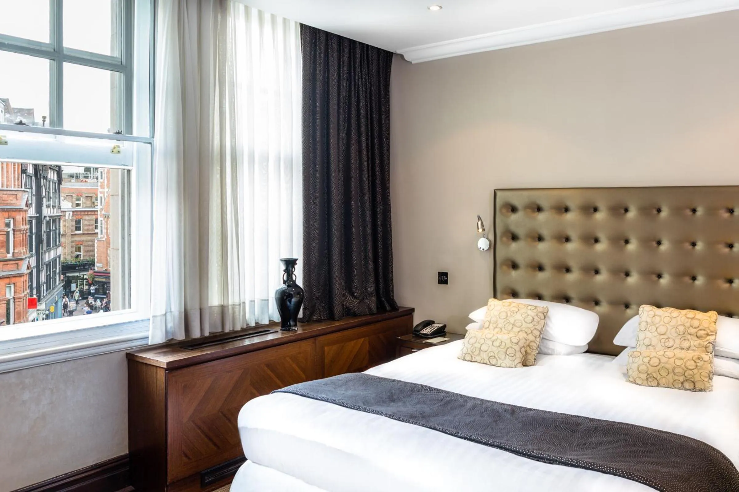 Bed in Courthouse Hotel London