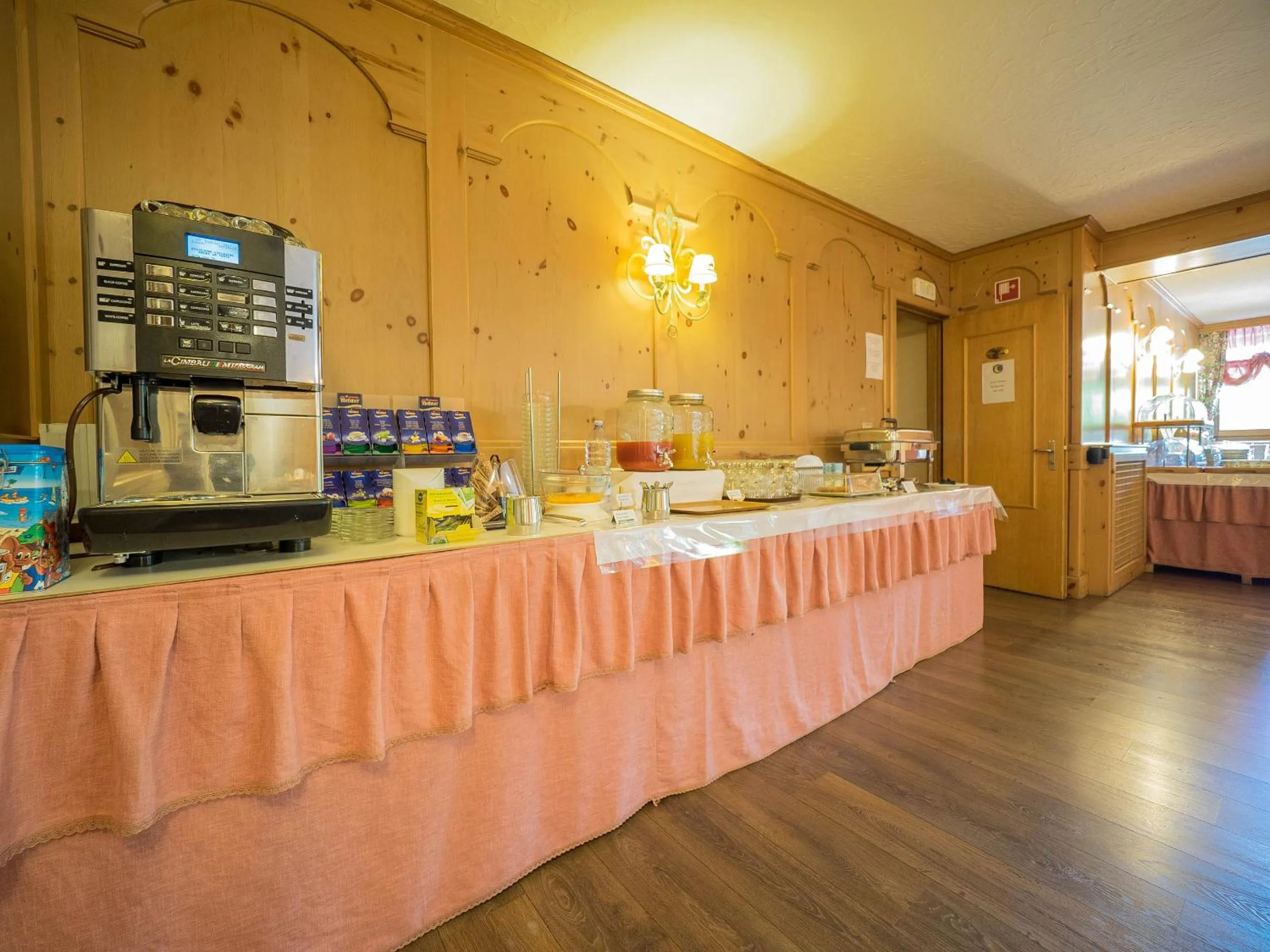 Buffet breakfast in Hotel Baita della Luna