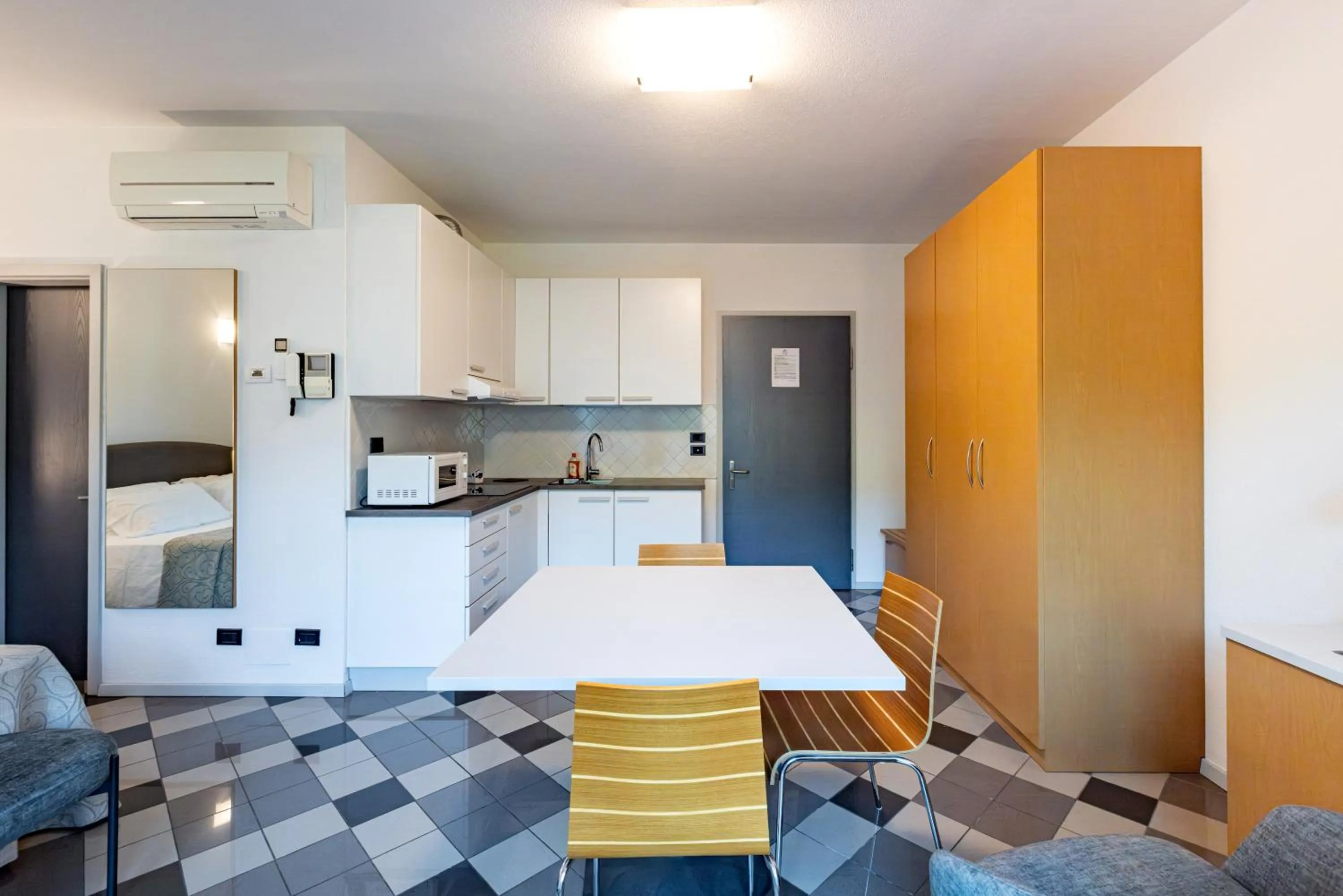 Photo of the whole room in Piazzi House