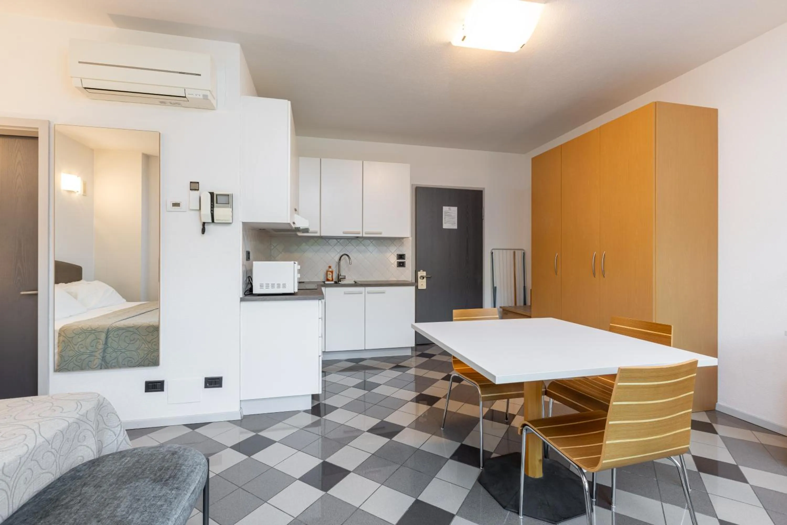 Photo of the whole room in Piazzi House