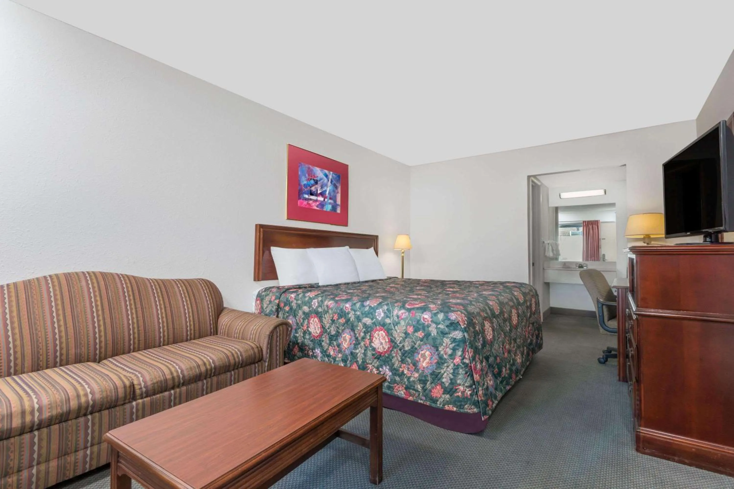 Photo of the whole room, Bed in Days Inn by Wyndham Mt. Sterling