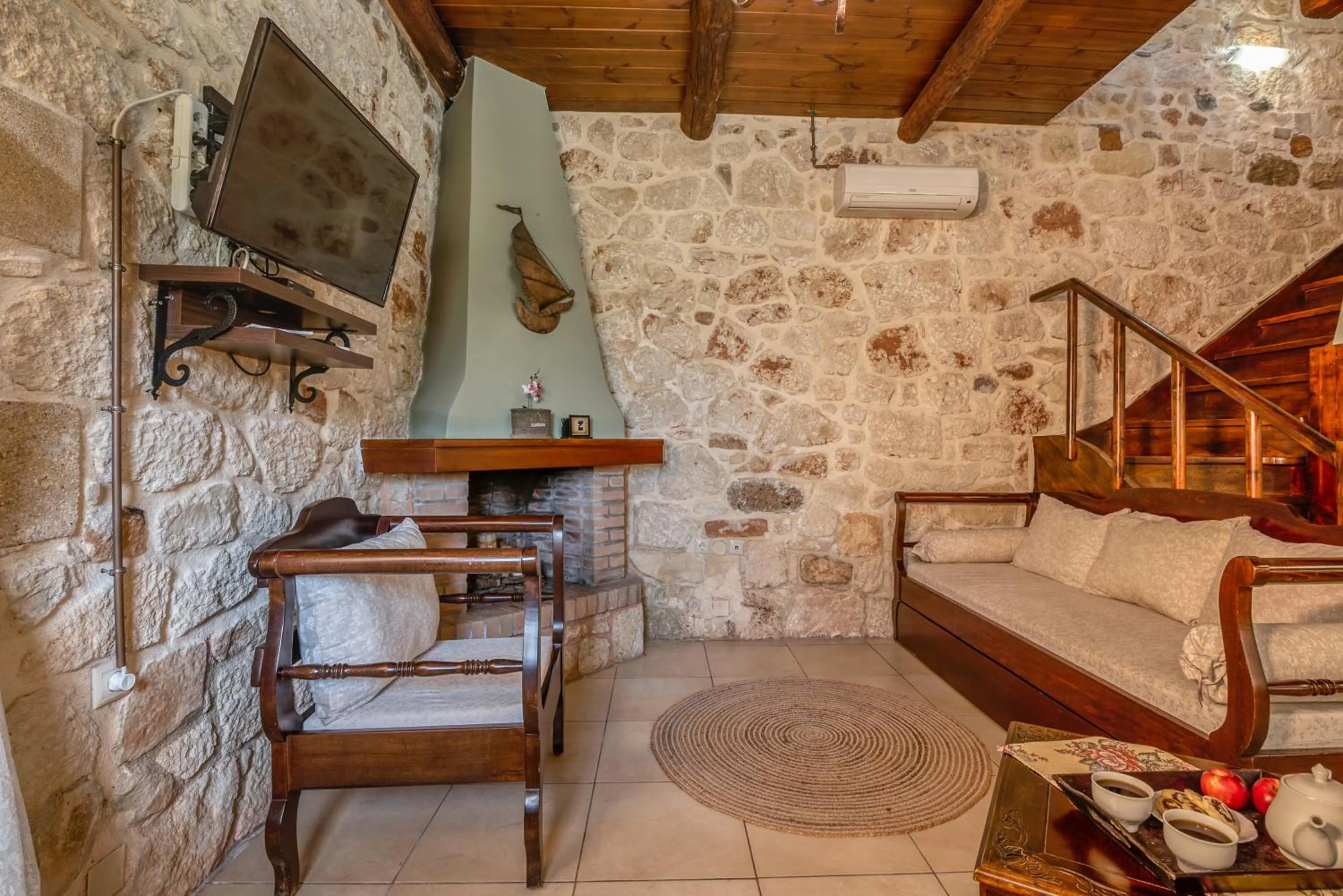 TV and multimedia in The Stonemade Houses