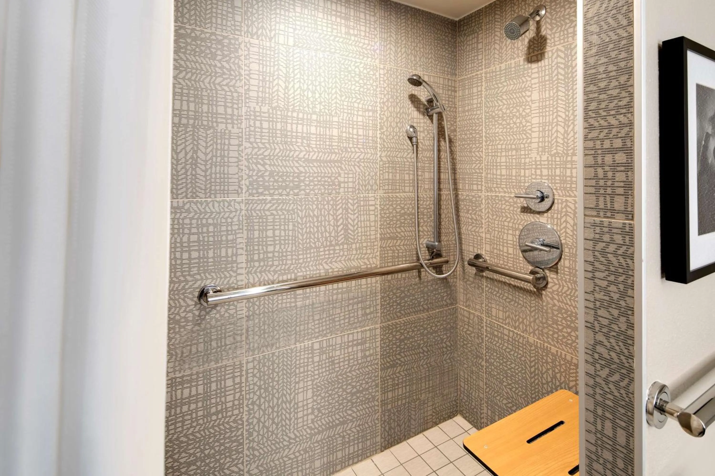 Bathroom in Embassy Suites by Hilton San Rafael Marin County