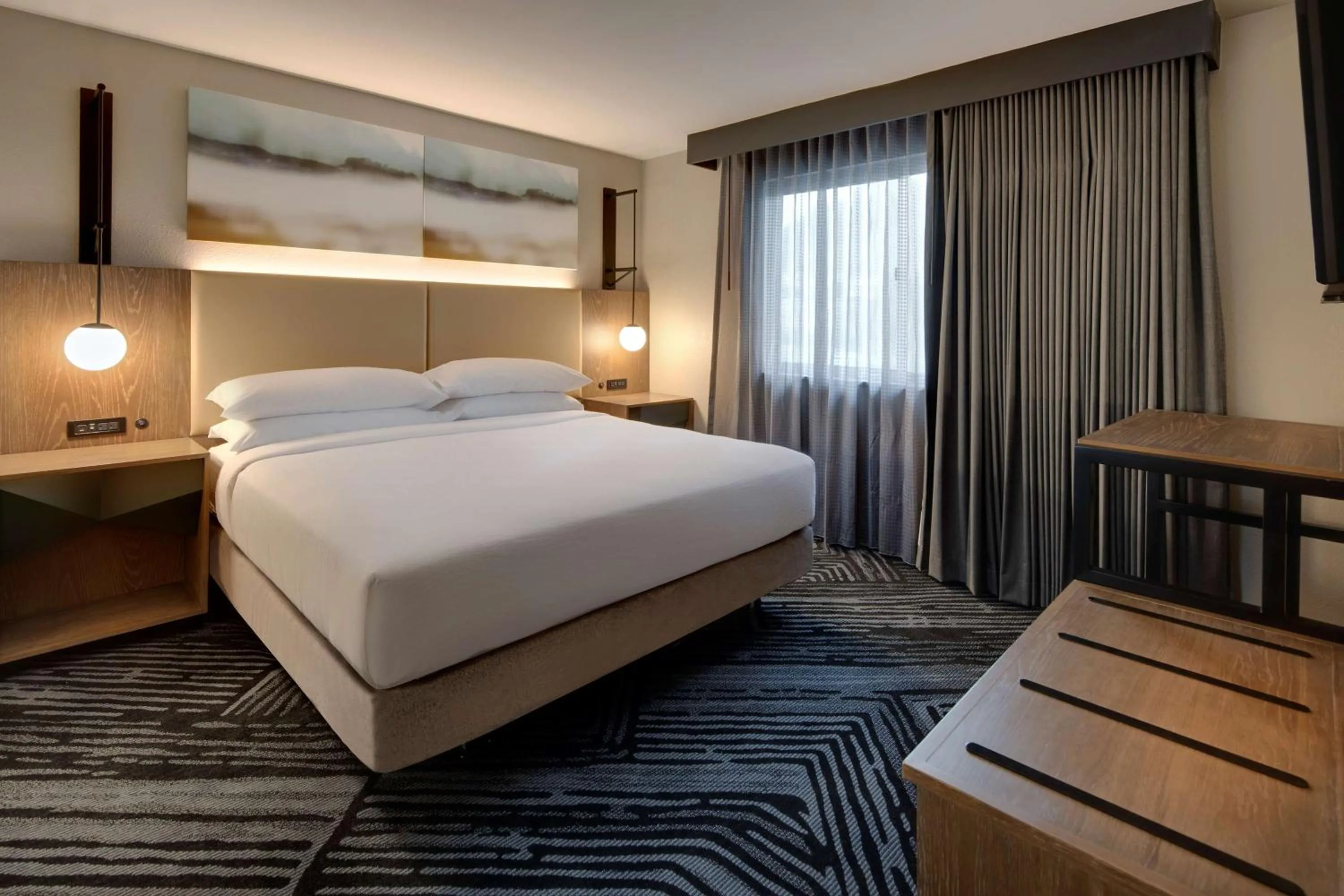 Bed in Embassy Suites by Hilton San Rafael Marin County