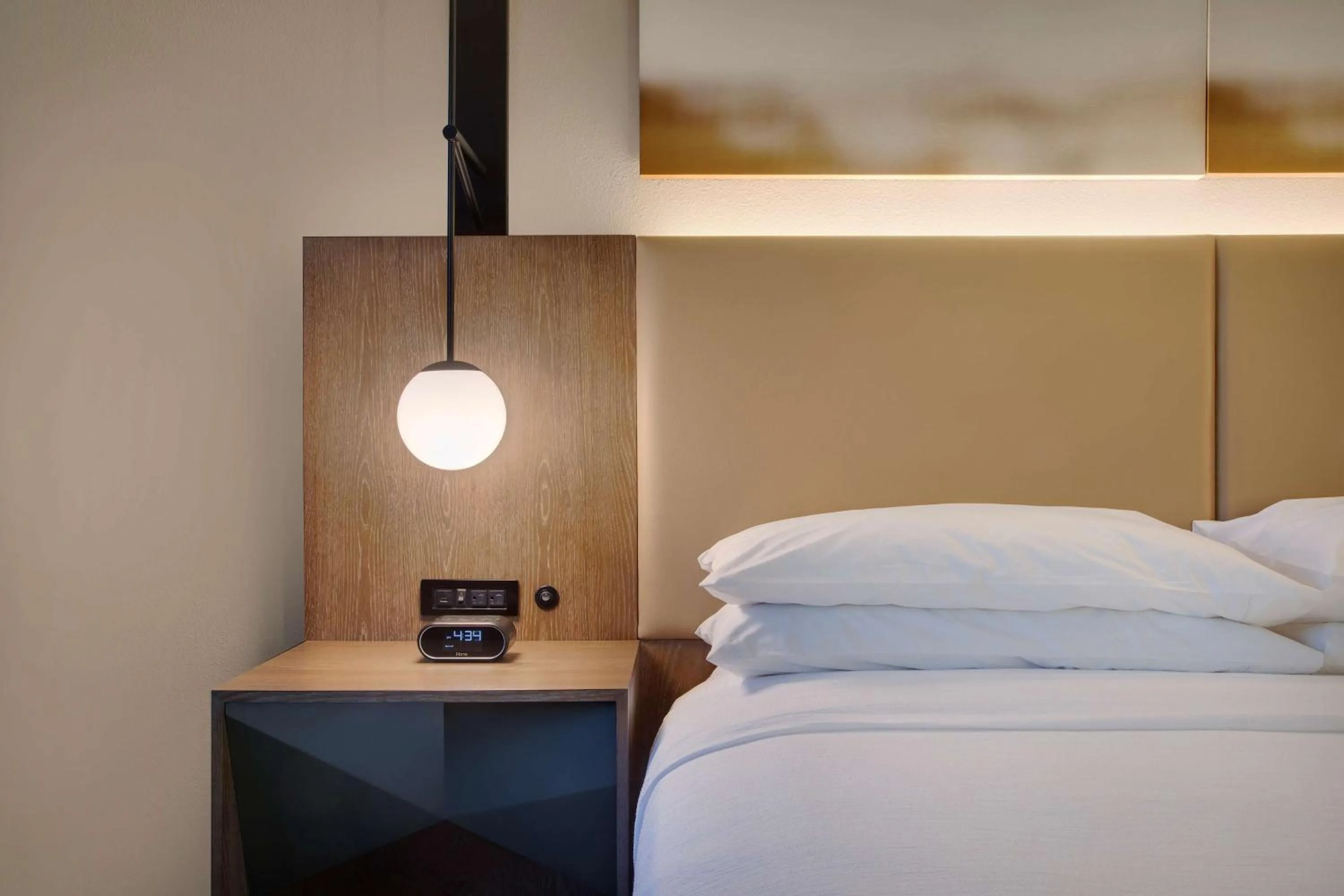 Bed in Embassy Suites by Hilton San Rafael Marin County