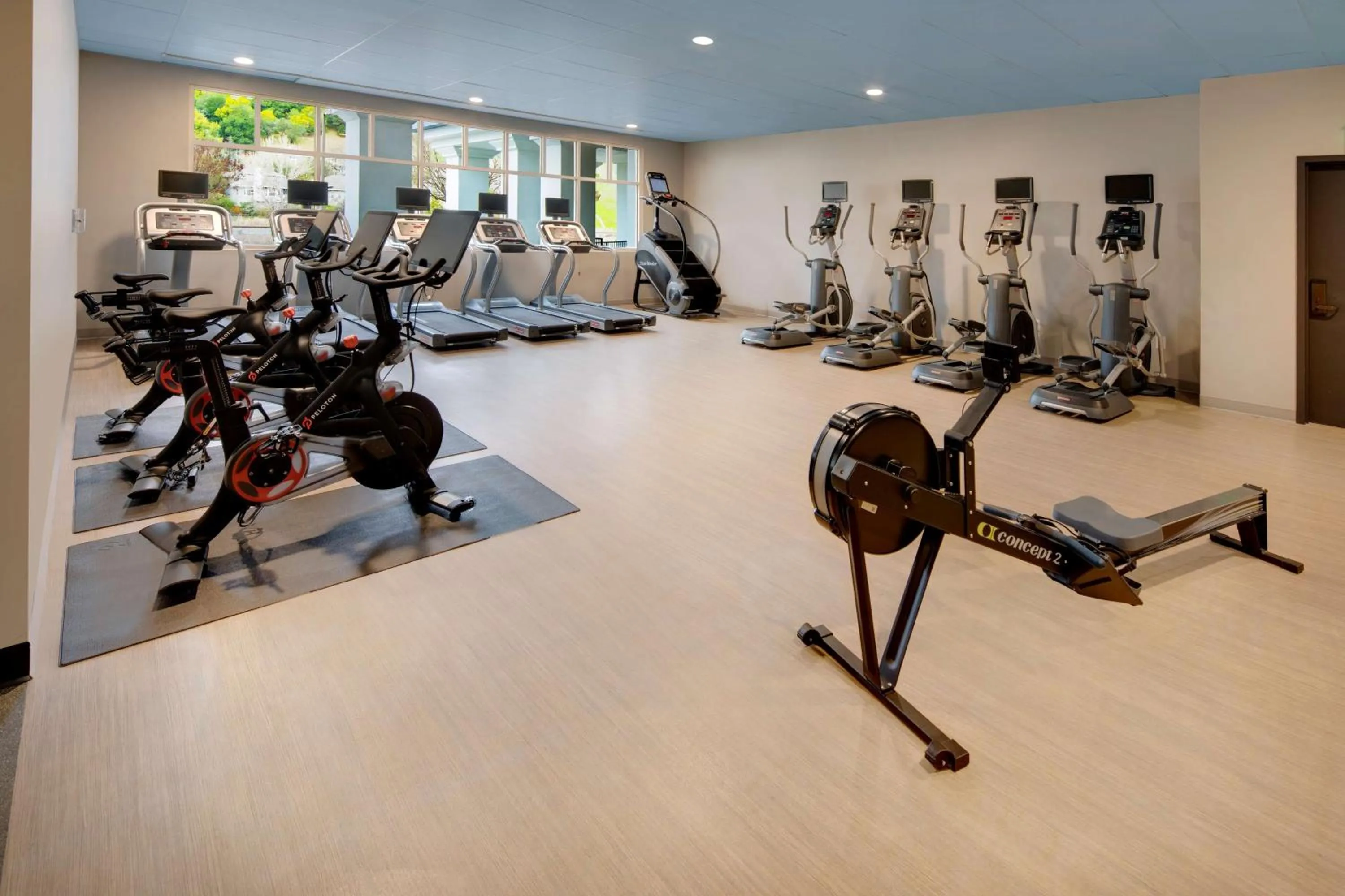 Fitness centre/facilities in Embassy Suites by Hilton San Rafael Marin County