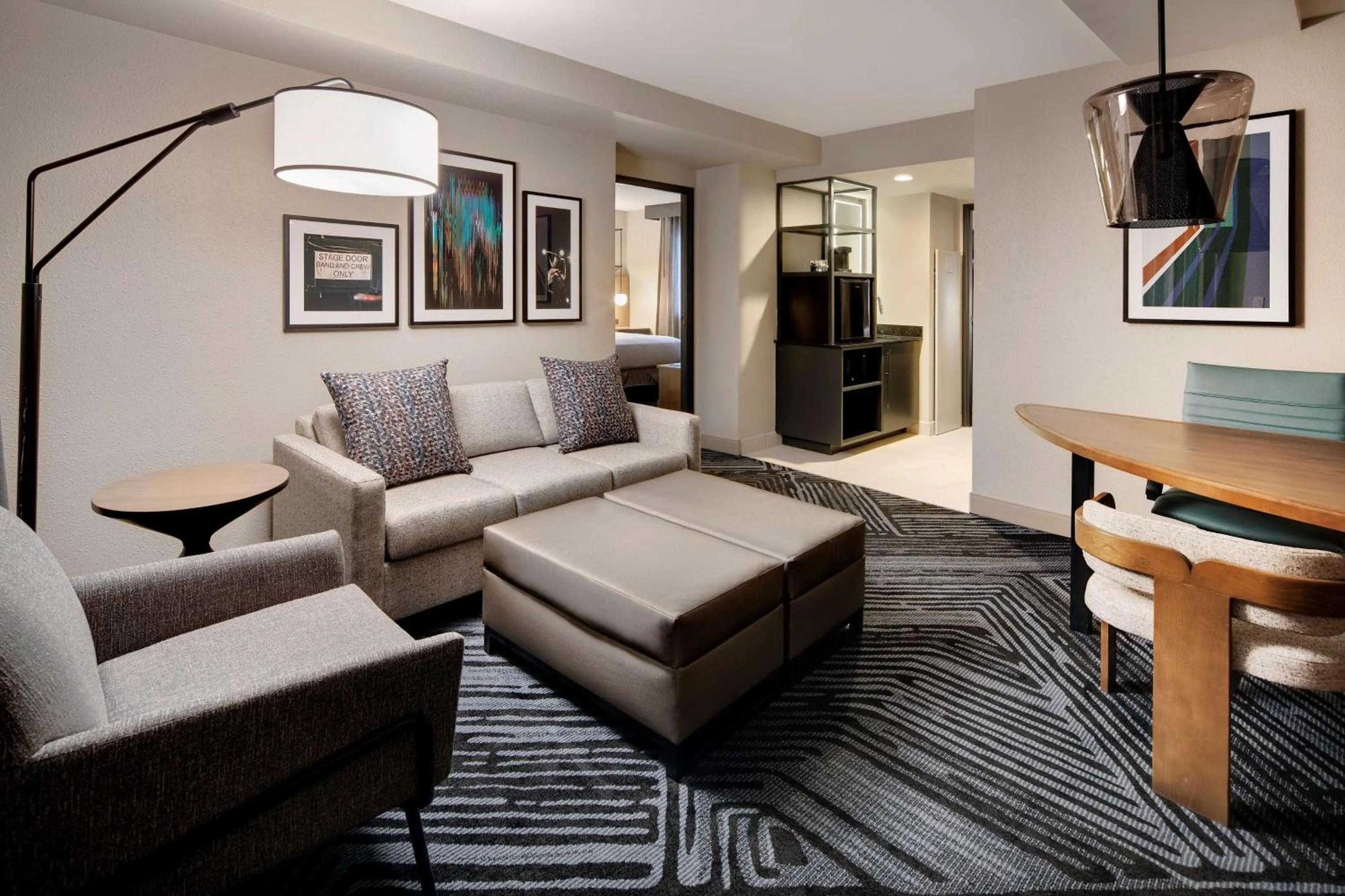 Living room in Embassy Suites by Hilton San Rafael Marin County