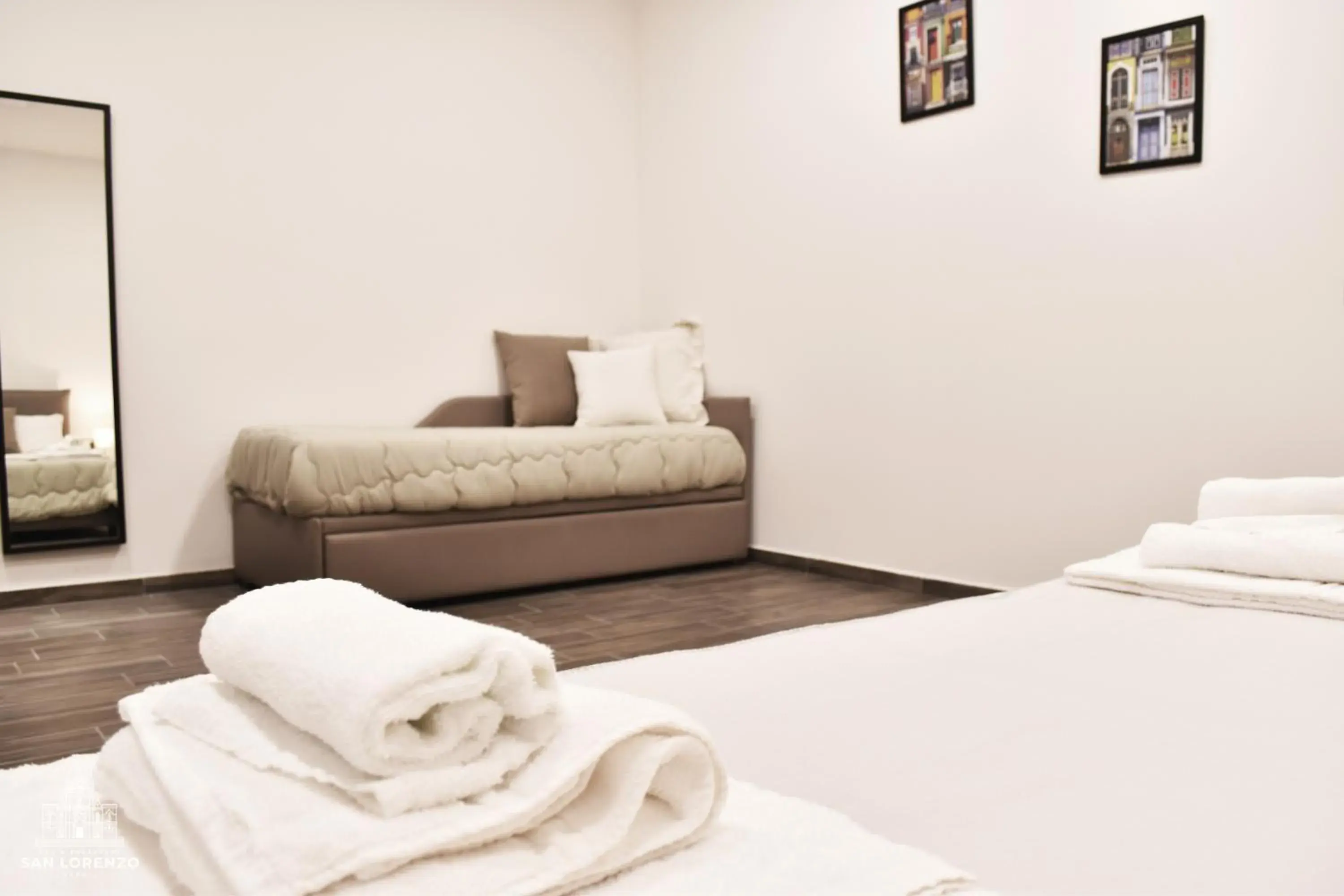 Deluxe Quadruple Room in San Lorenzo's home Deluxe Quadruple Room in San Lorenzo's home