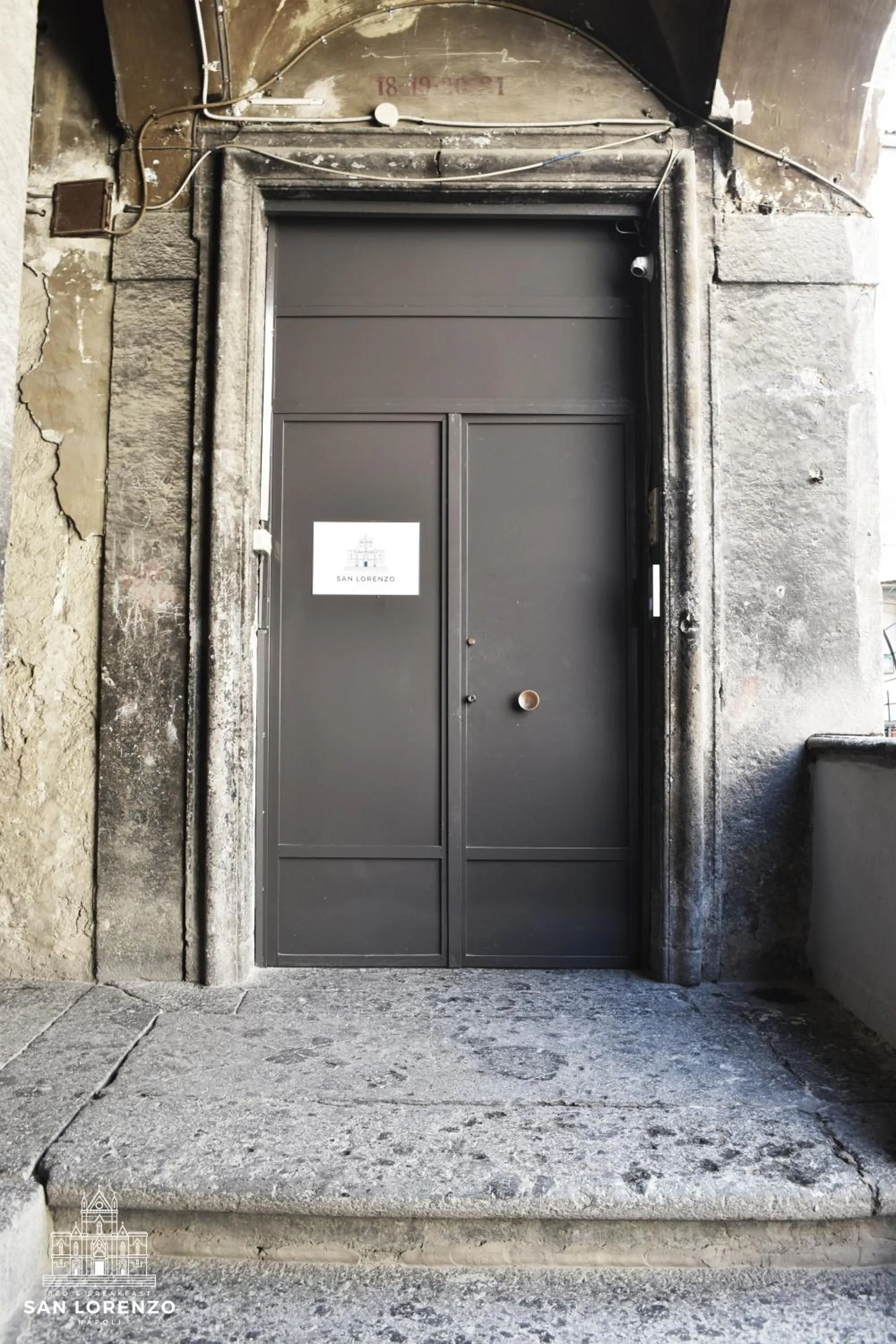 Facade/entrance in San Lorenzo's home