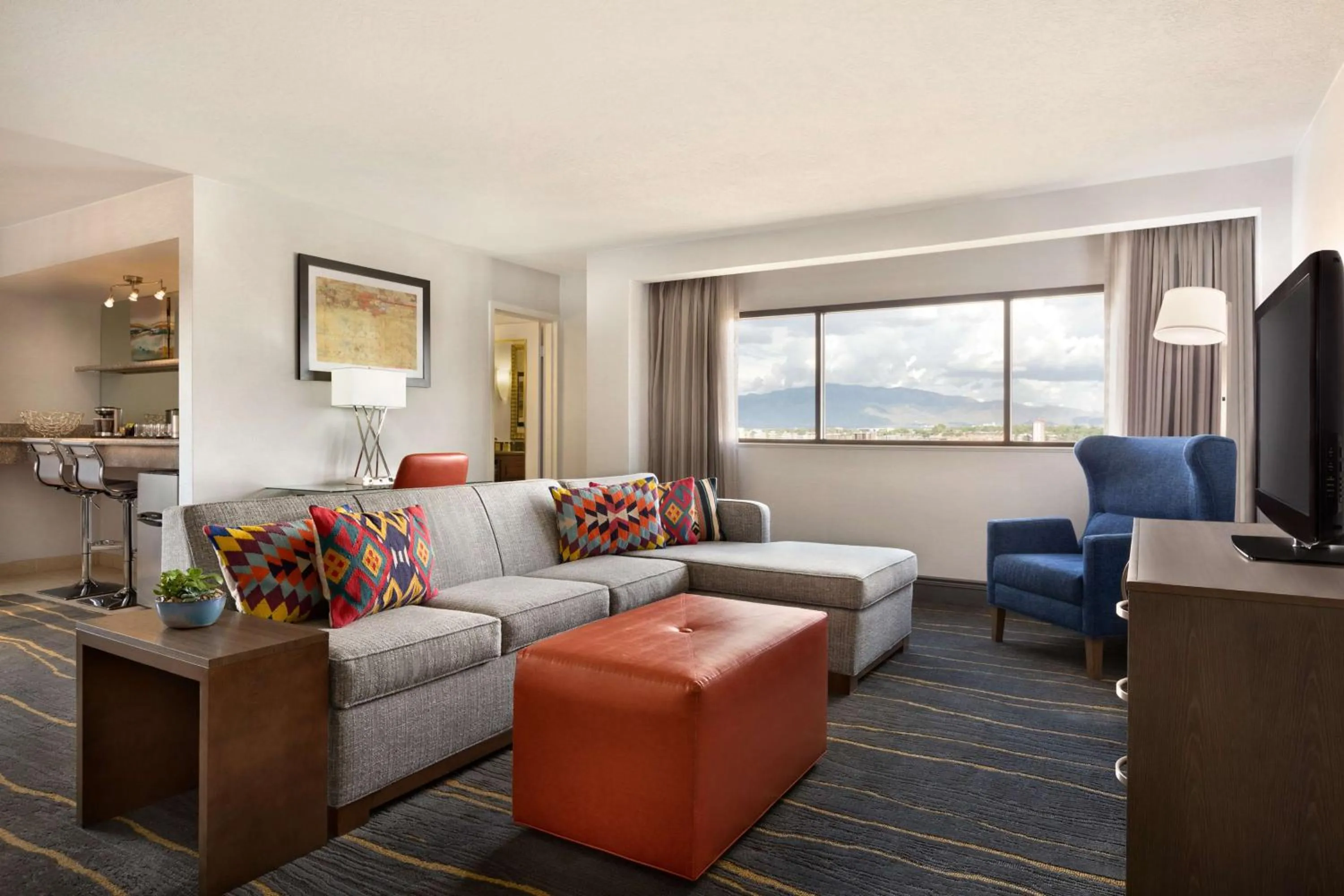 Living room in DoubleTree by Hilton Hotel Albuquerque