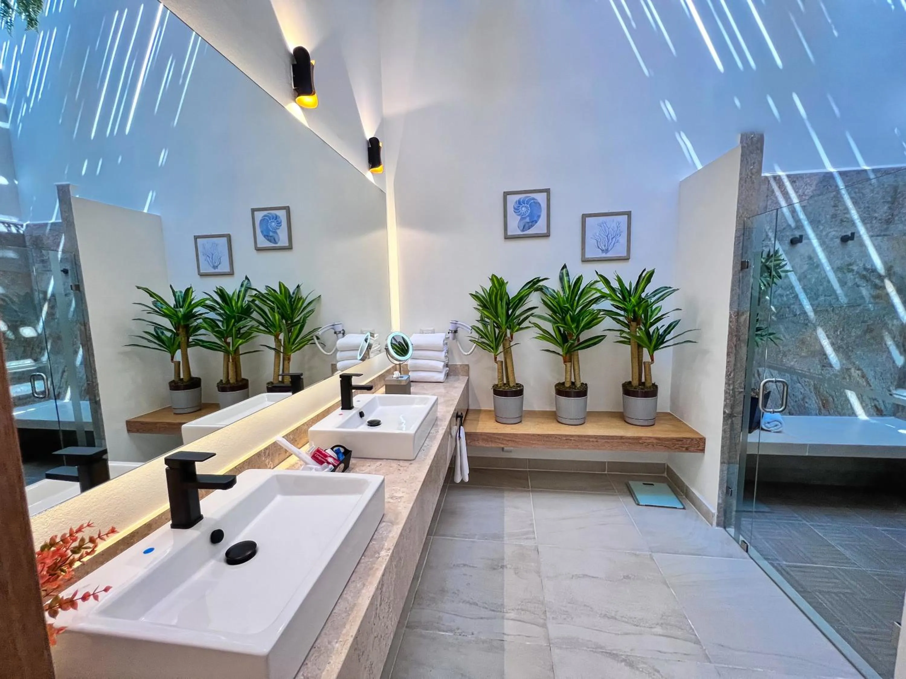 Bathroom in Binniguenda Huatulco & Beach Club