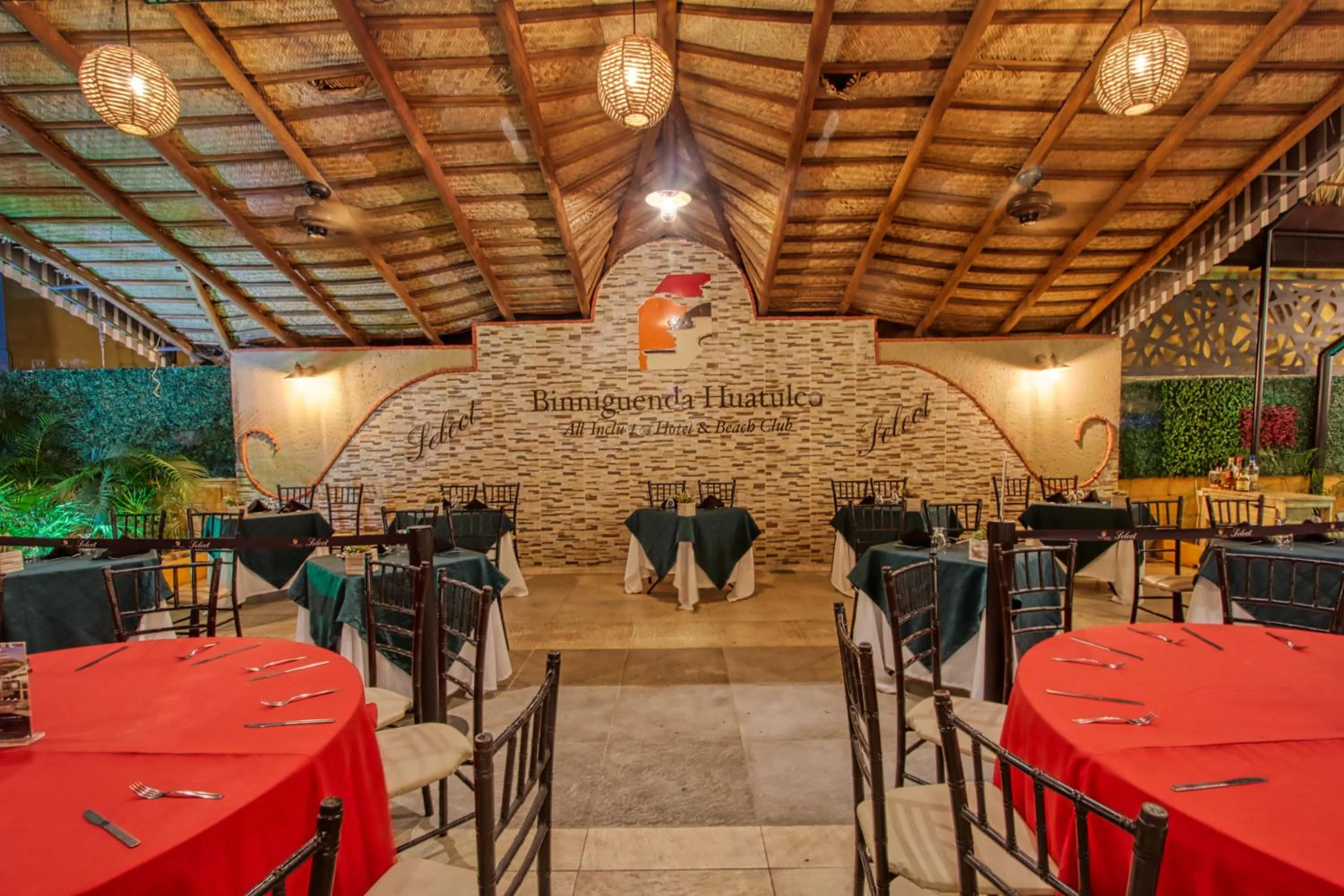 Restaurant/places to eat in Binniguenda Huatulco & Beach Club