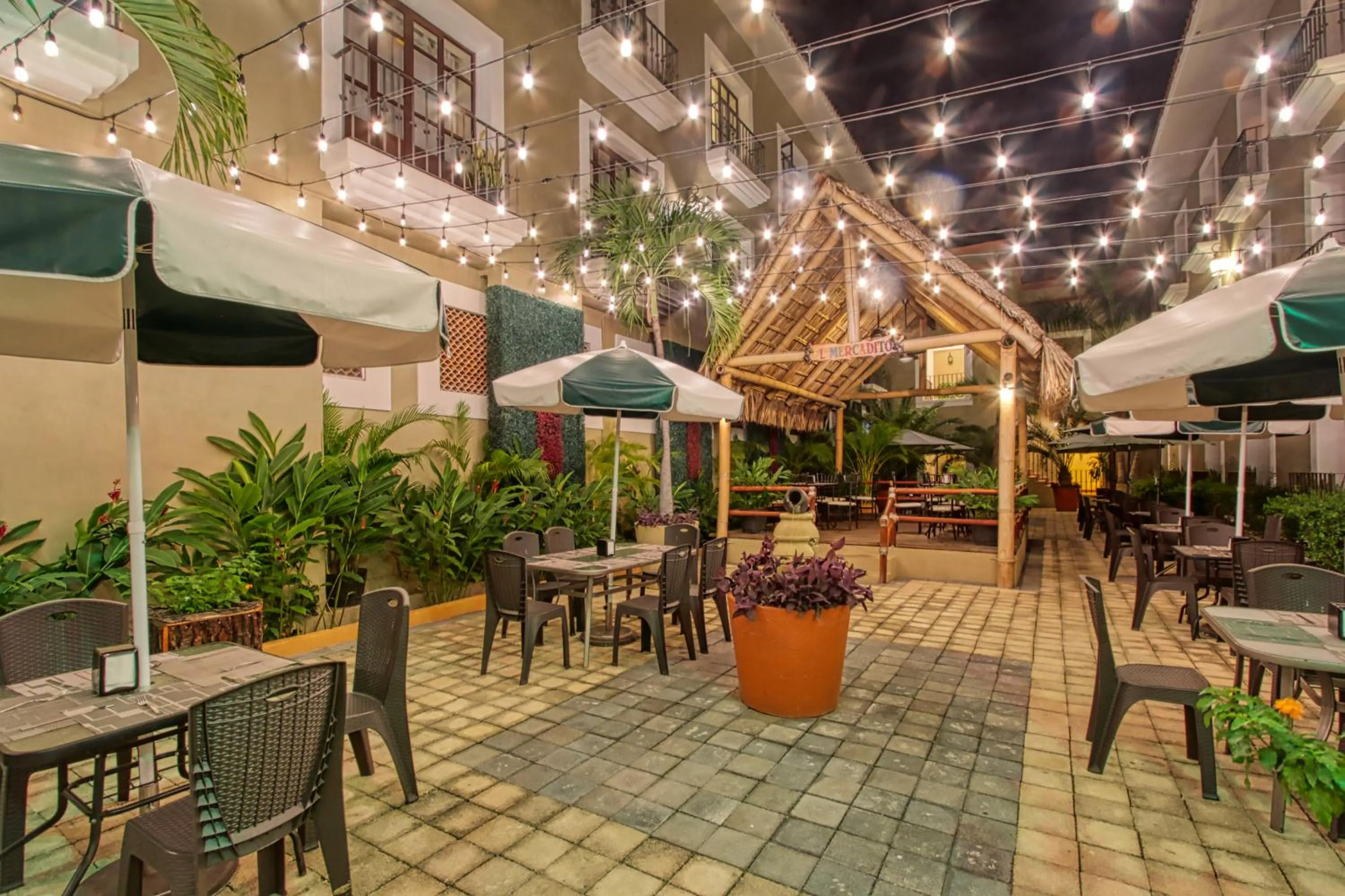 Restaurant/places to eat in Binniguenda Huatulco & Beach Club