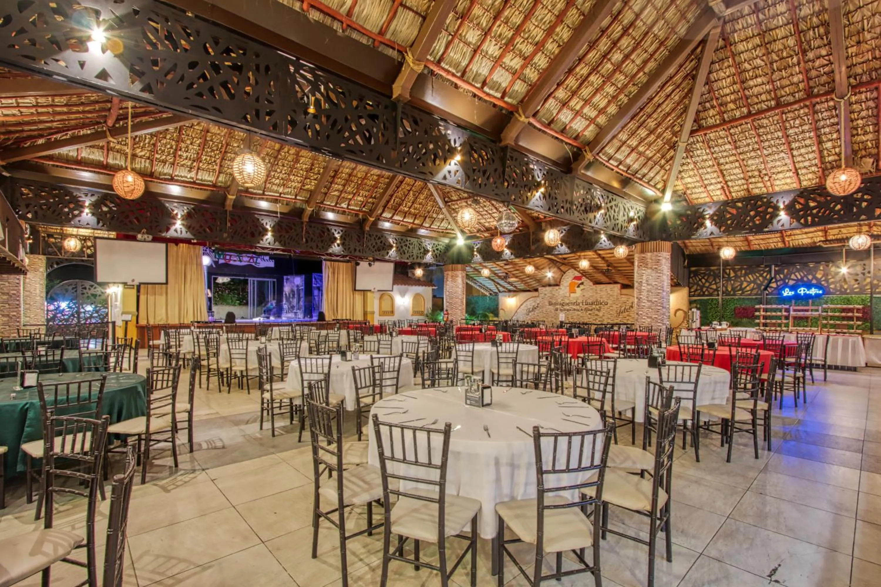 Restaurant/places to eat in Binniguenda Huatulco & Beach Club