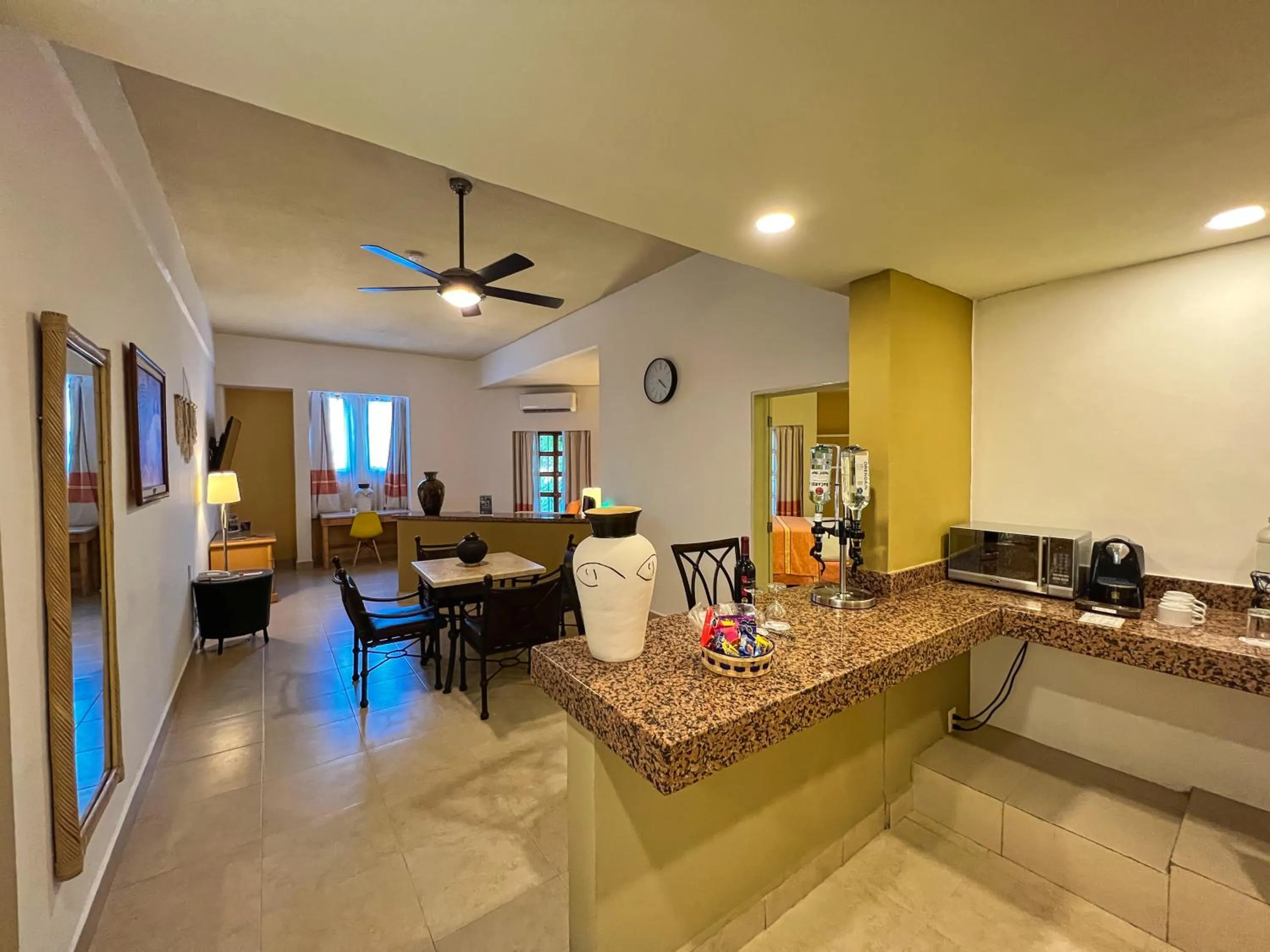 Coffee/tea facilities in Binniguenda Huatulco & Beach Club