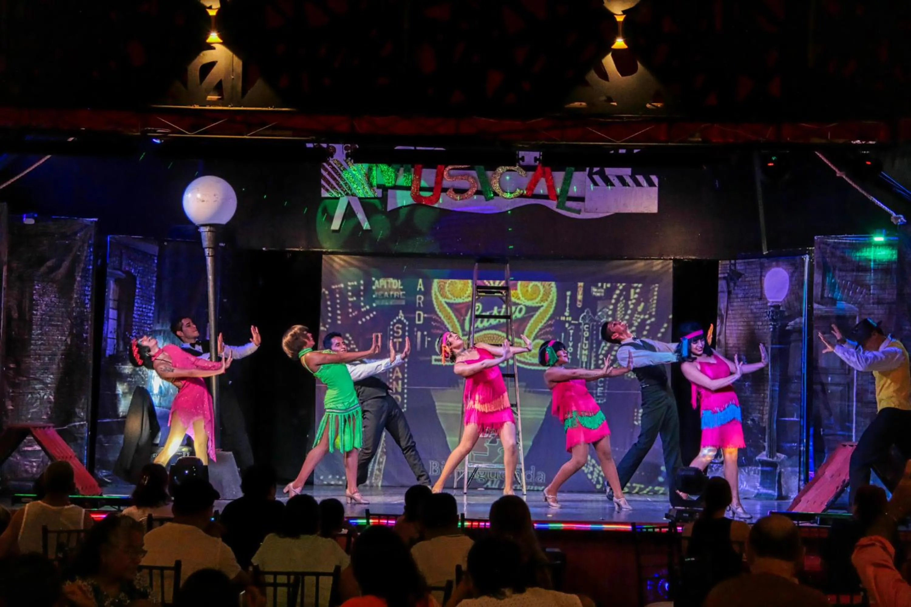 Evening entertainment in Binniguenda Huatulco & Beach Club