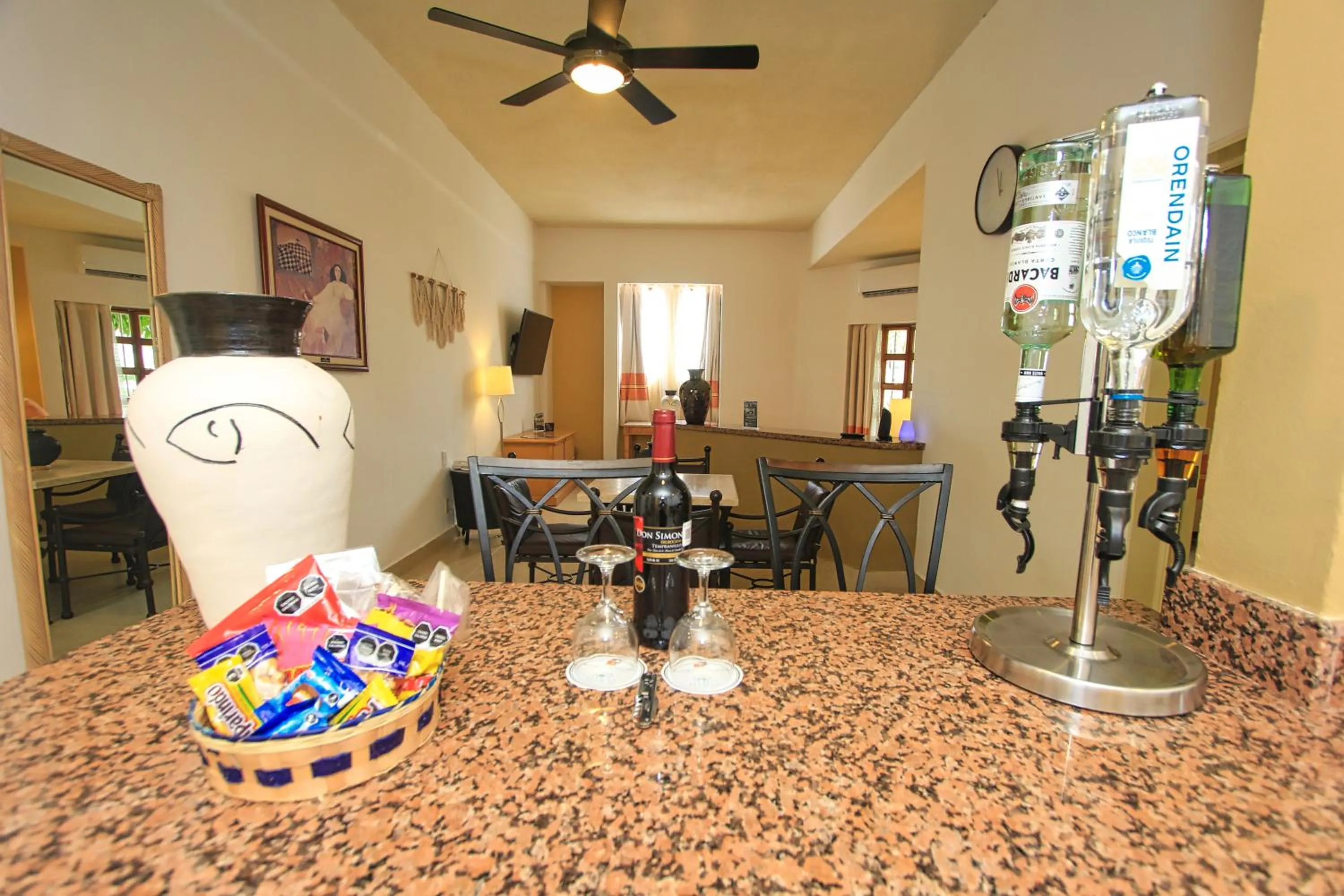 Alcoholic drinks in Binniguenda Huatulco & Beach Club