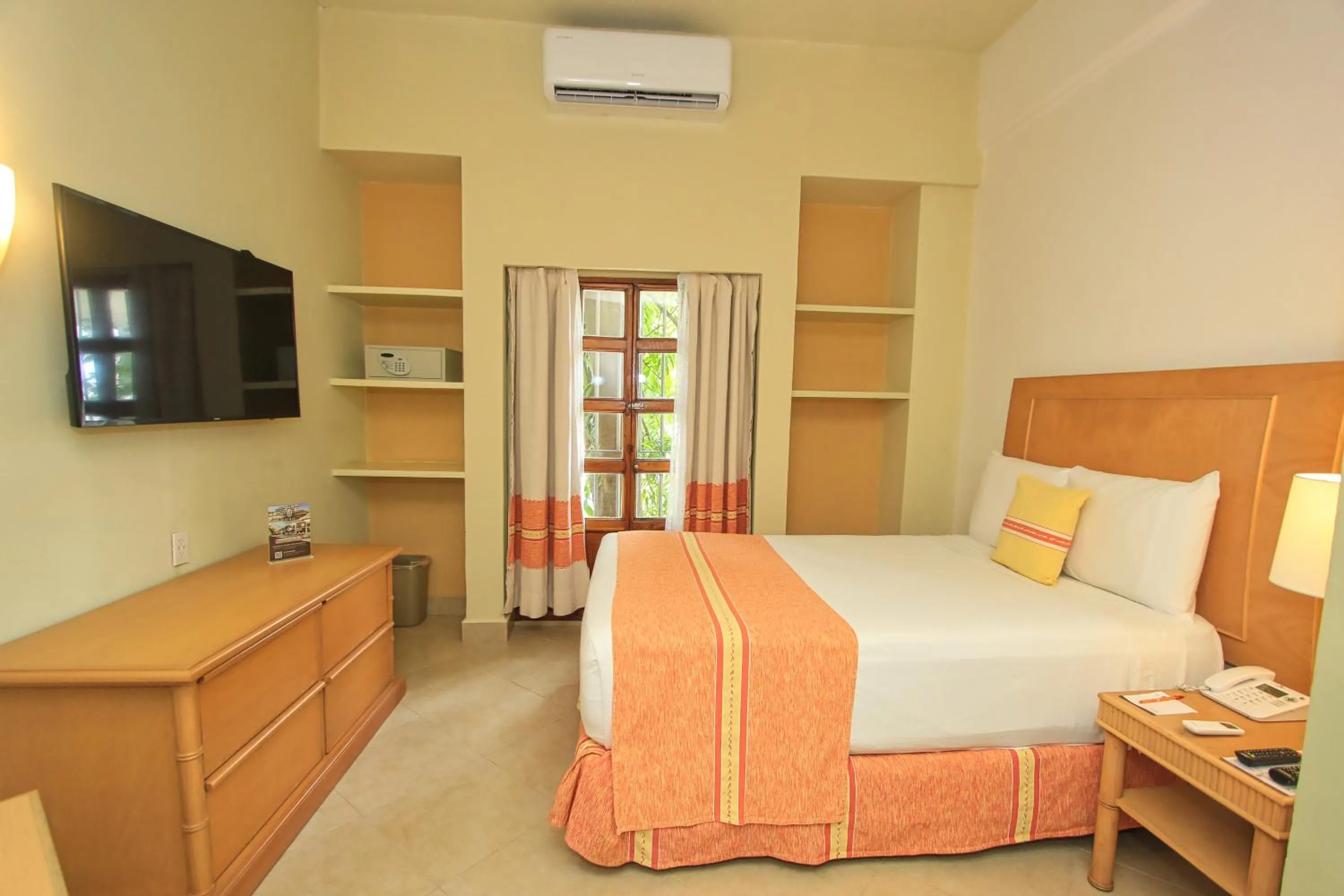 Bed in Binniguenda Huatulco & Beach Club