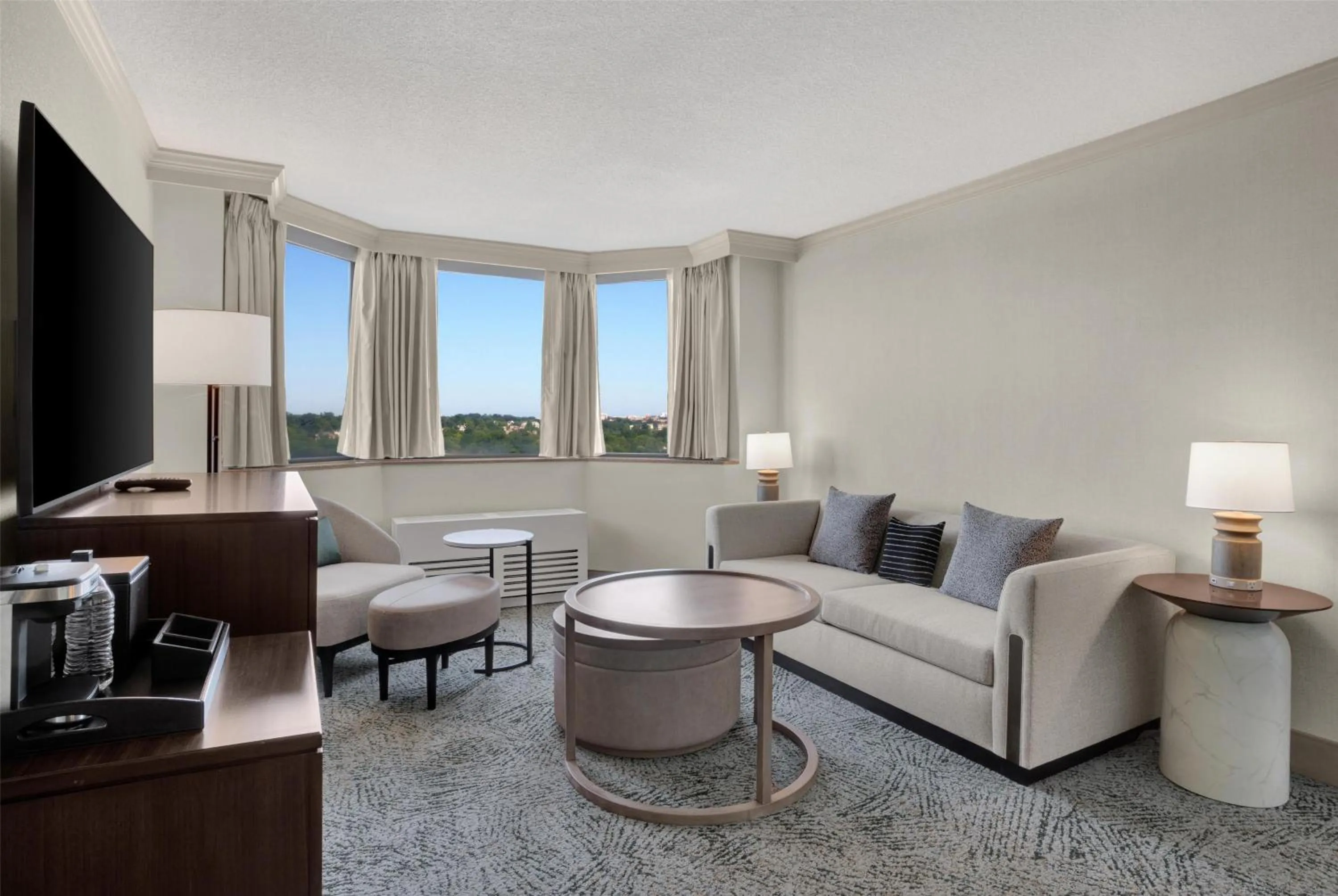 Living room in Hilton Arlington National Landing