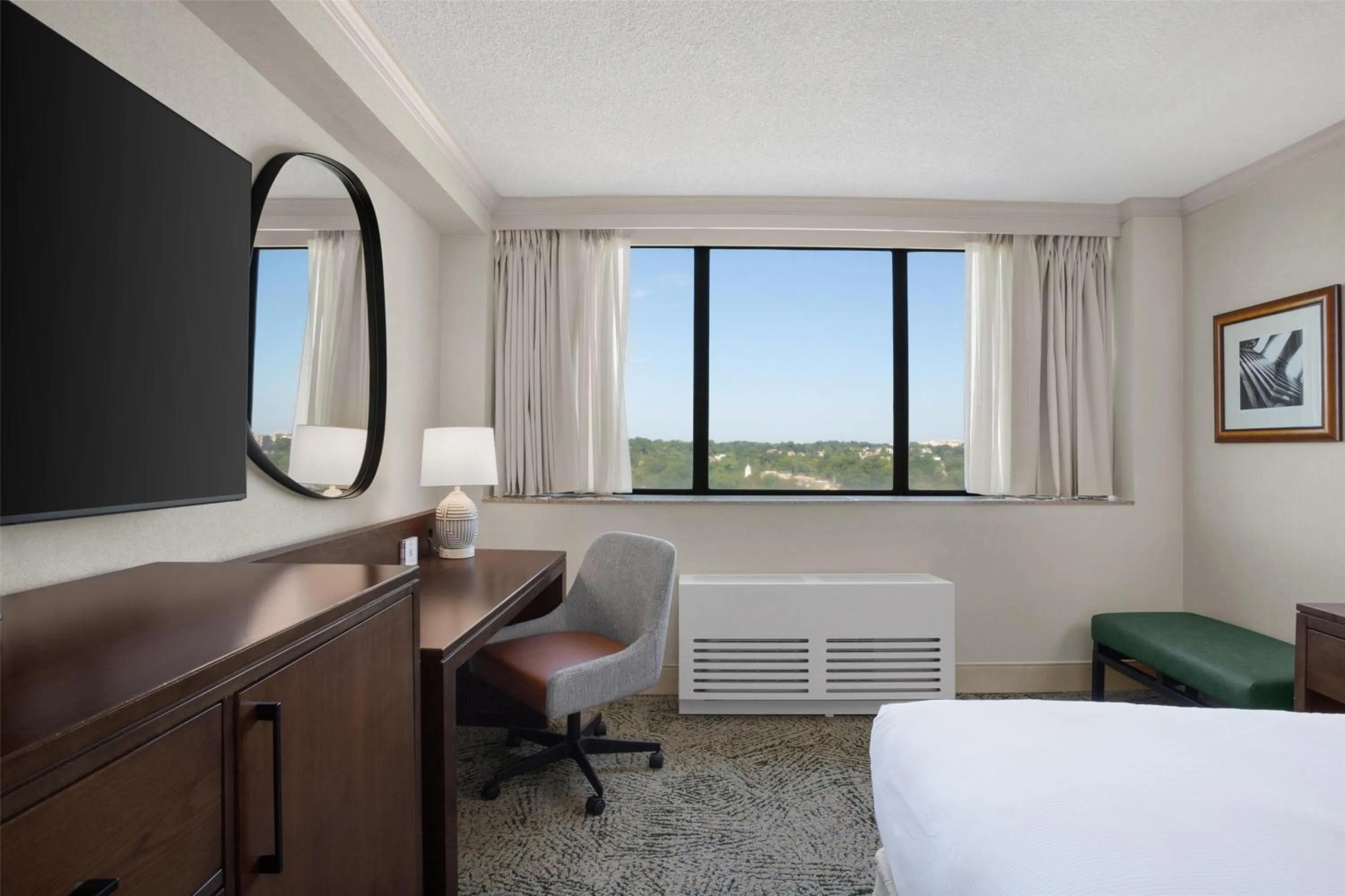 Bedroom, Bed in Hilton Arlington National Landing