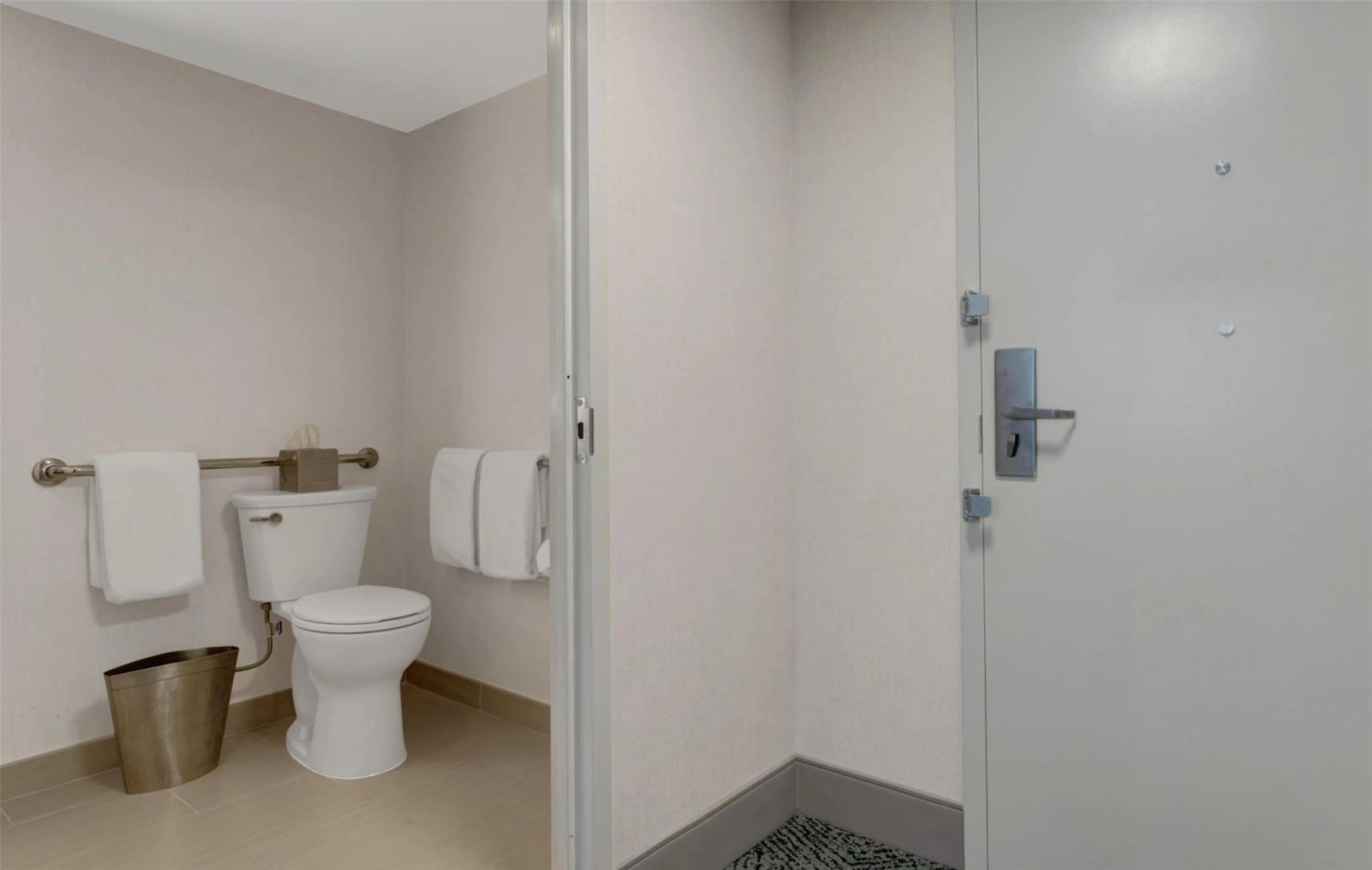 Bathroom in Hilton Arlington National Landing