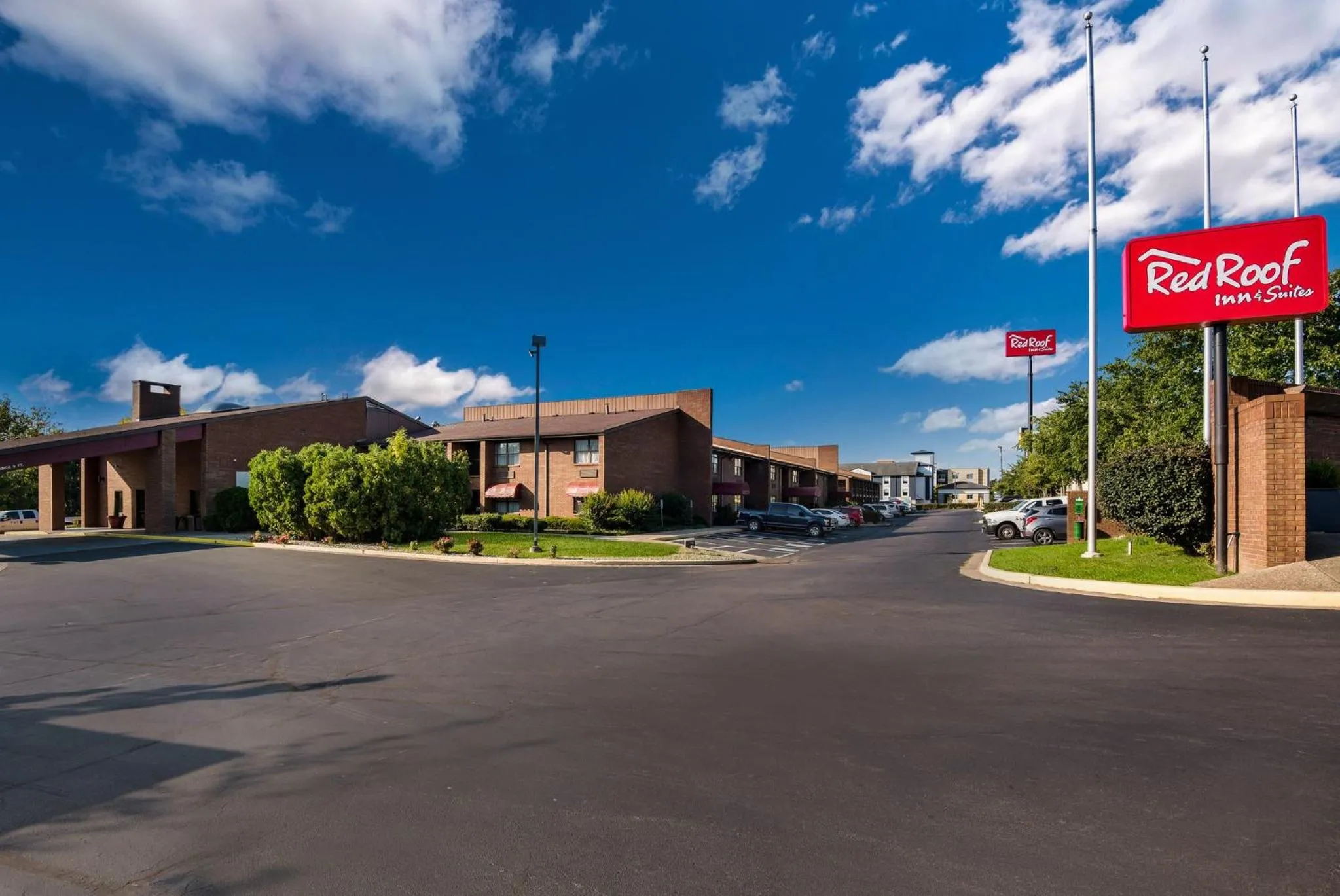 Property building in Red Roof Inn & Suites Lexington - Hamburg