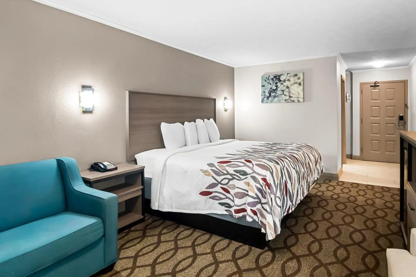 Photo of the whole room, Bed in Red Roof Inn & Suites Lexington - Hamburg