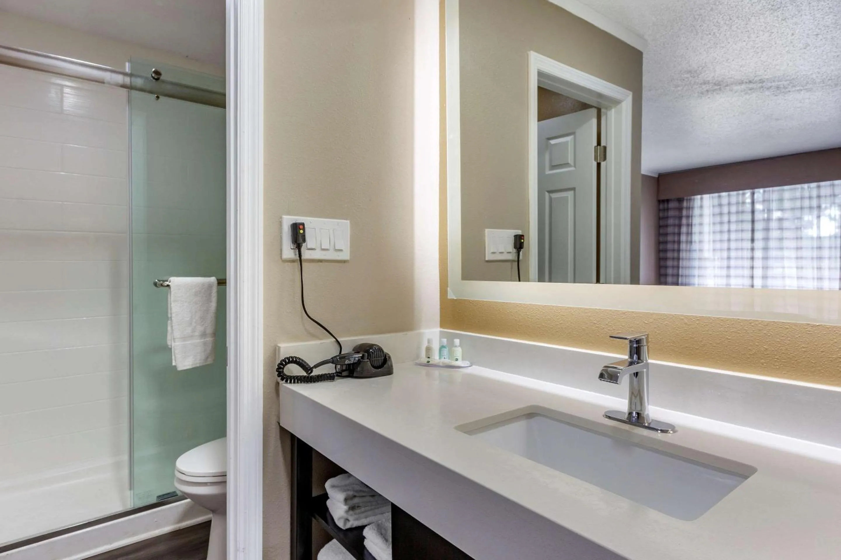 Bathroom in Quality Inn & Suites Pawleys Island