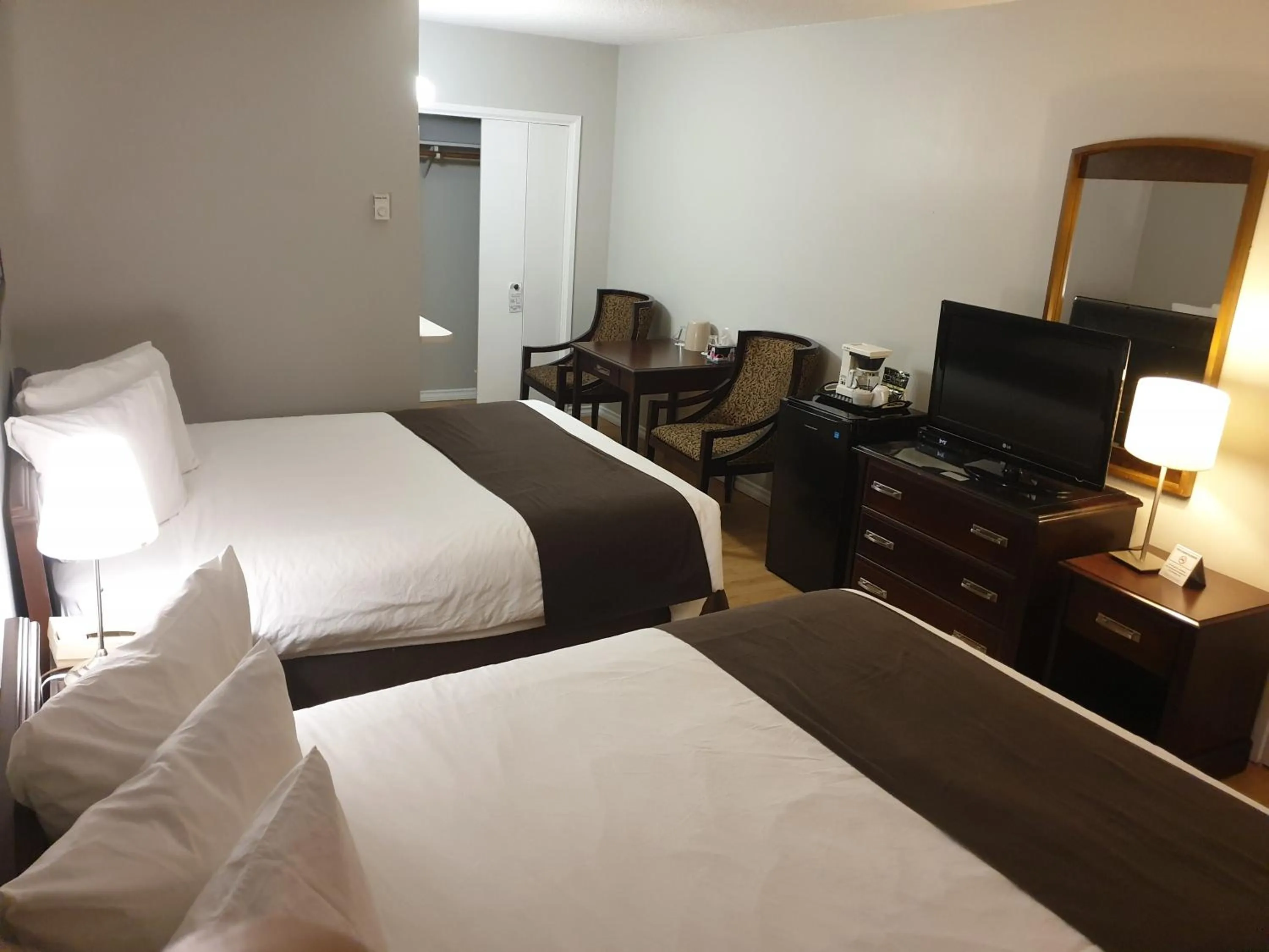 Bed in Island View Lodge