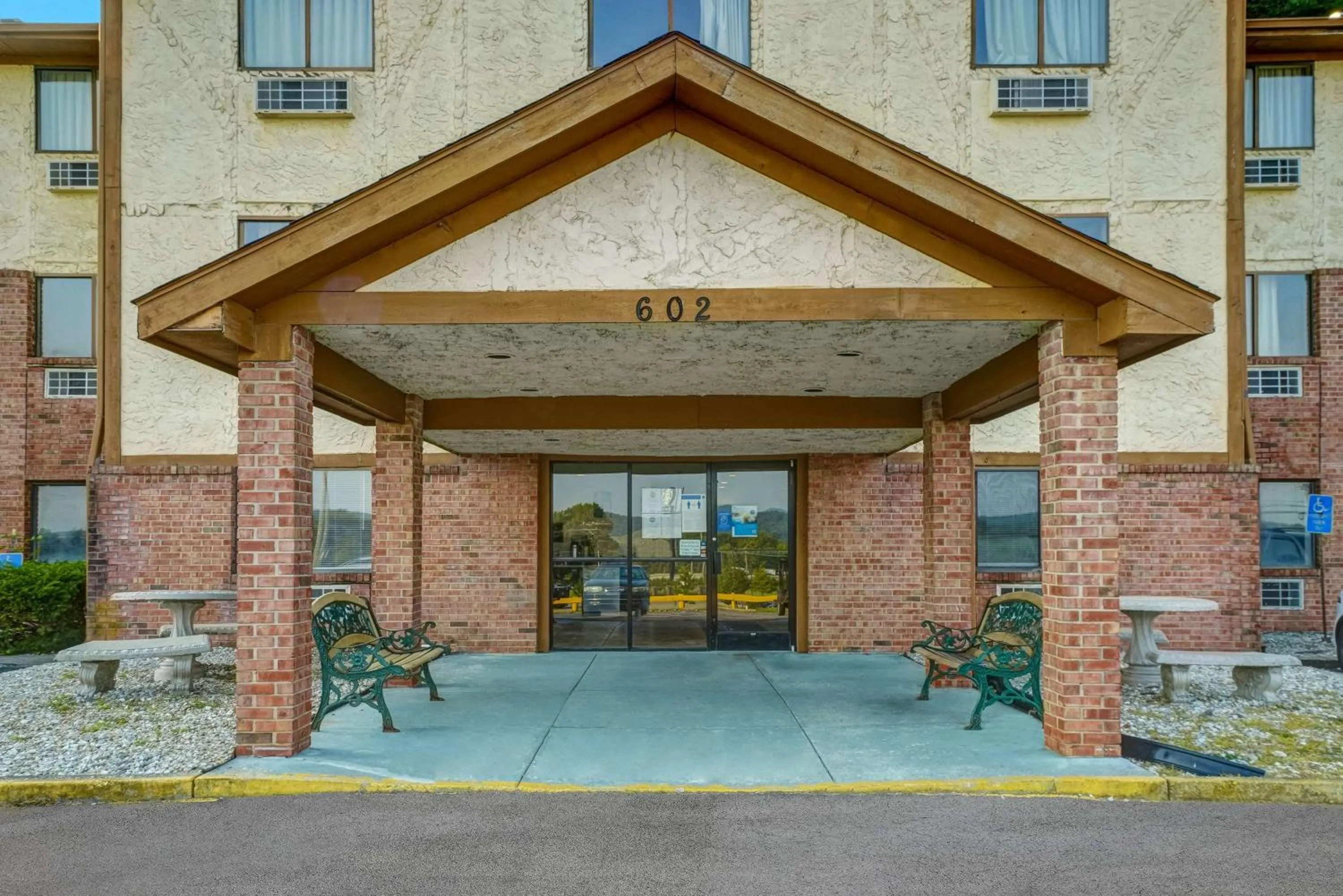 Property building in Motel 6 Morehead, KY
