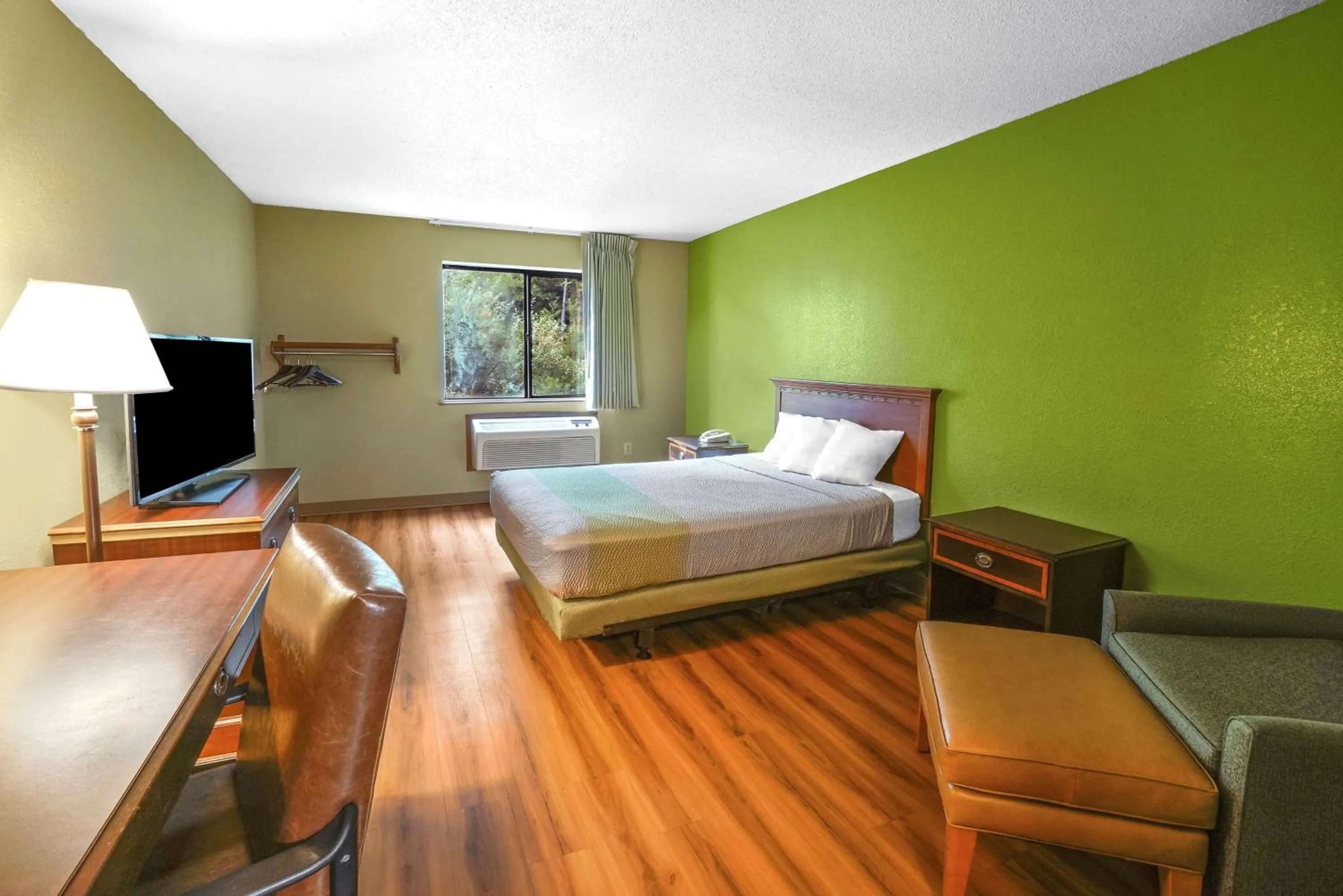 Bedroom, Bed in Motel 6 Morehead, KY