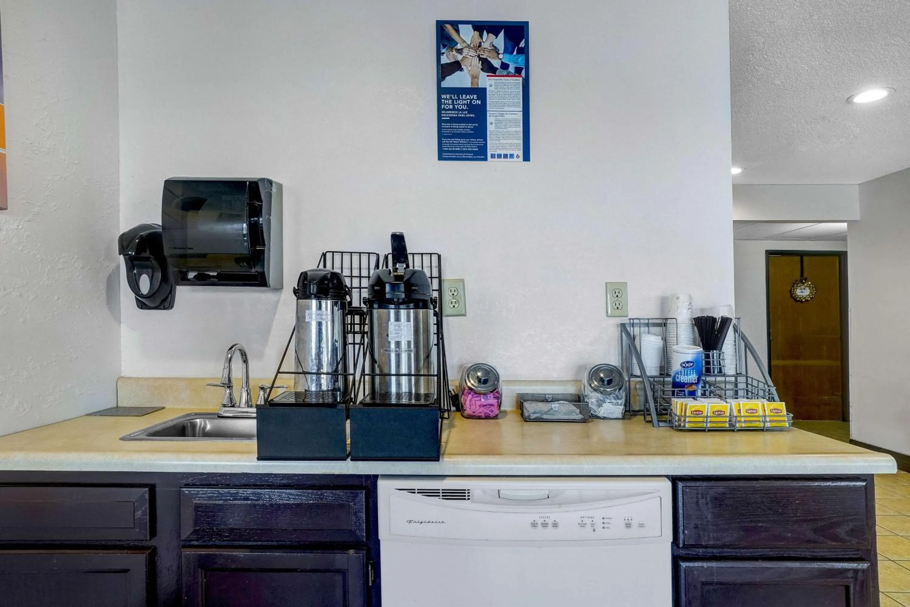 Coffee/tea facilities in Motel 6 Morehead, KY