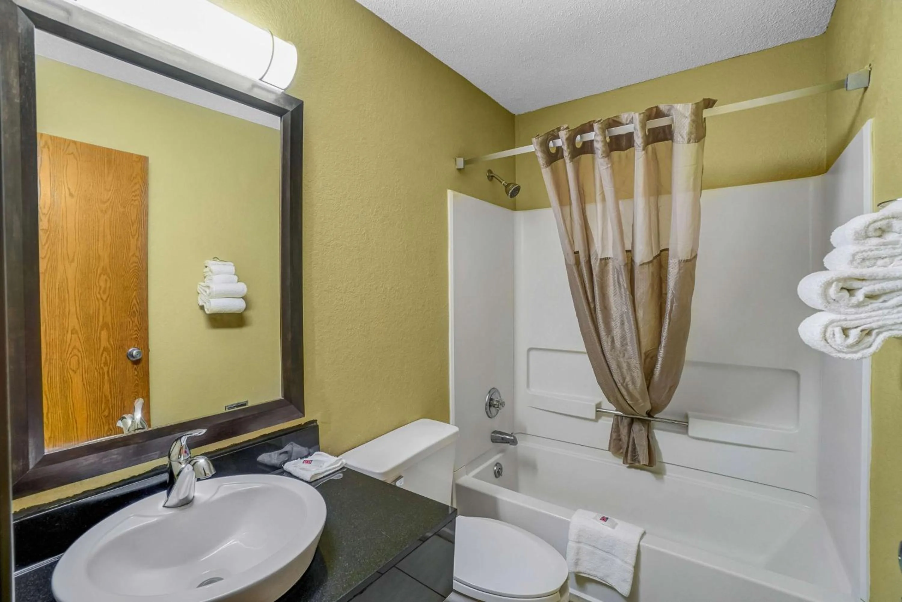 Photo of the whole room in Motel 6 Morehead, KY