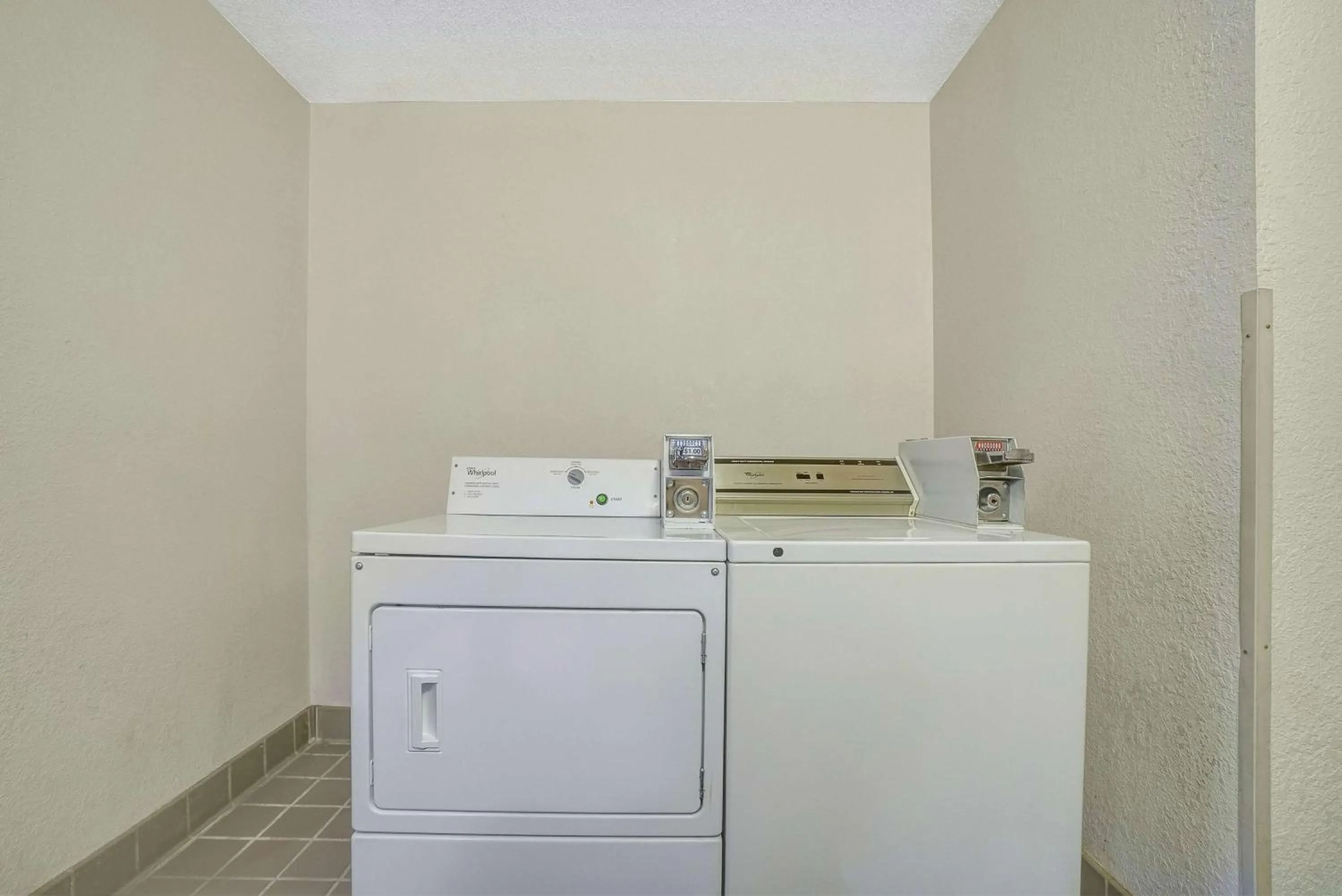 washing machine in Motel 6 Morehead, KY