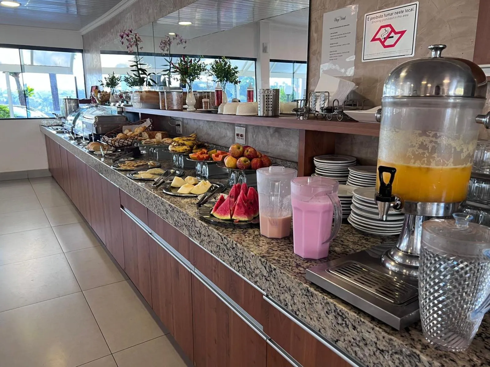 Restaurant/places to eat in Rio Claro Plaza Hotel