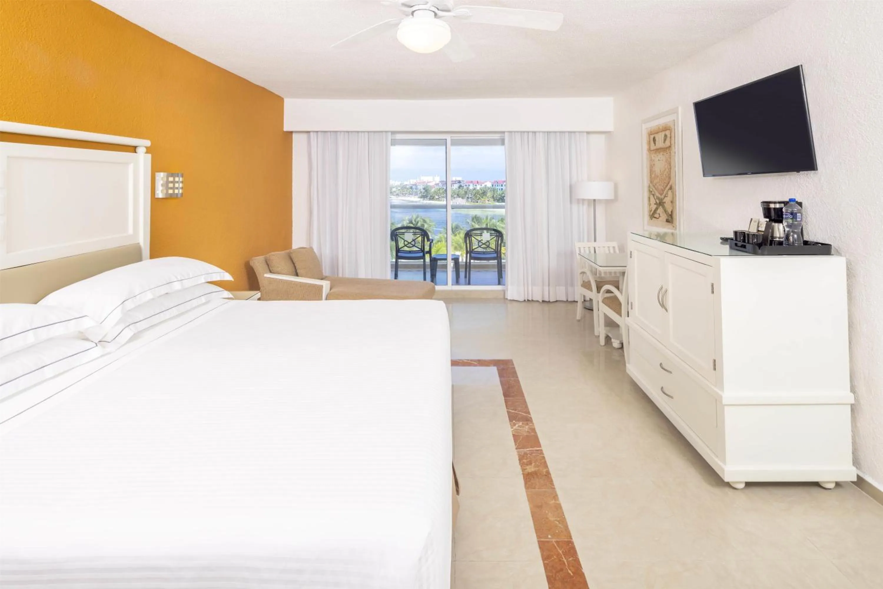 Bedroom, Bed in Occidental Costa Cancún - All Inclusive