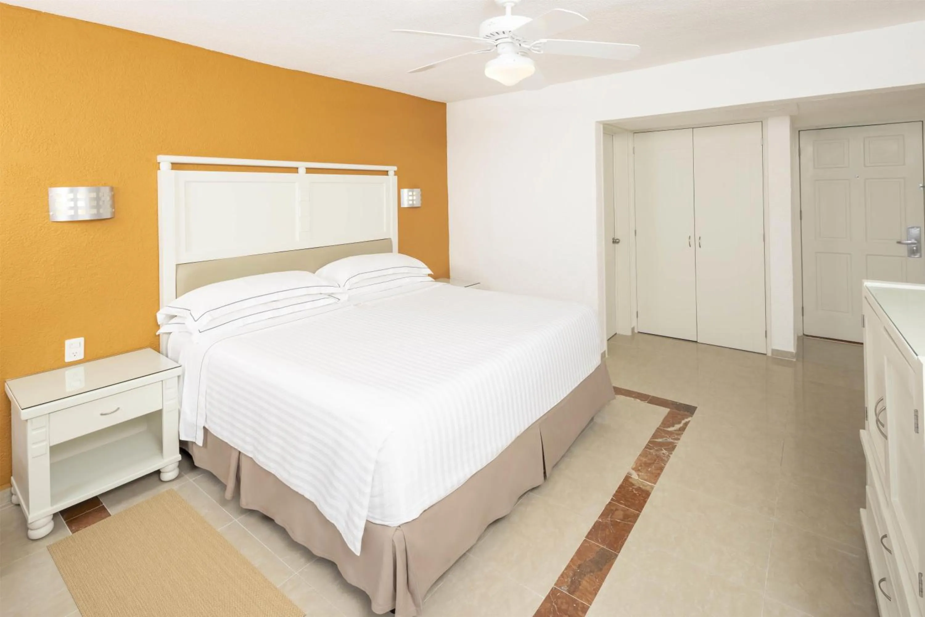 Bedroom, Bed in Occidental Costa Cancún - All Inclusive
