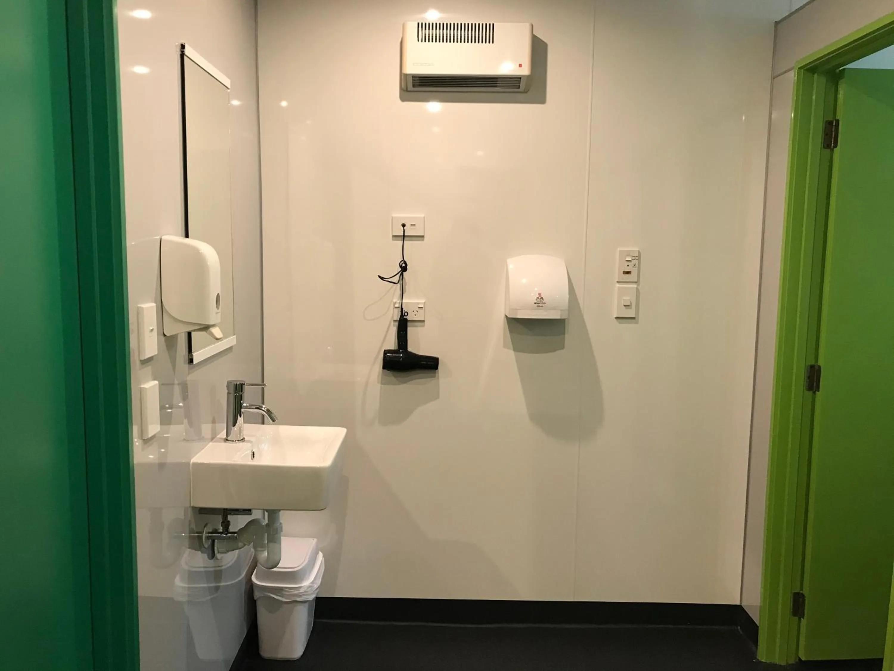 Toilet in YHA Nelson