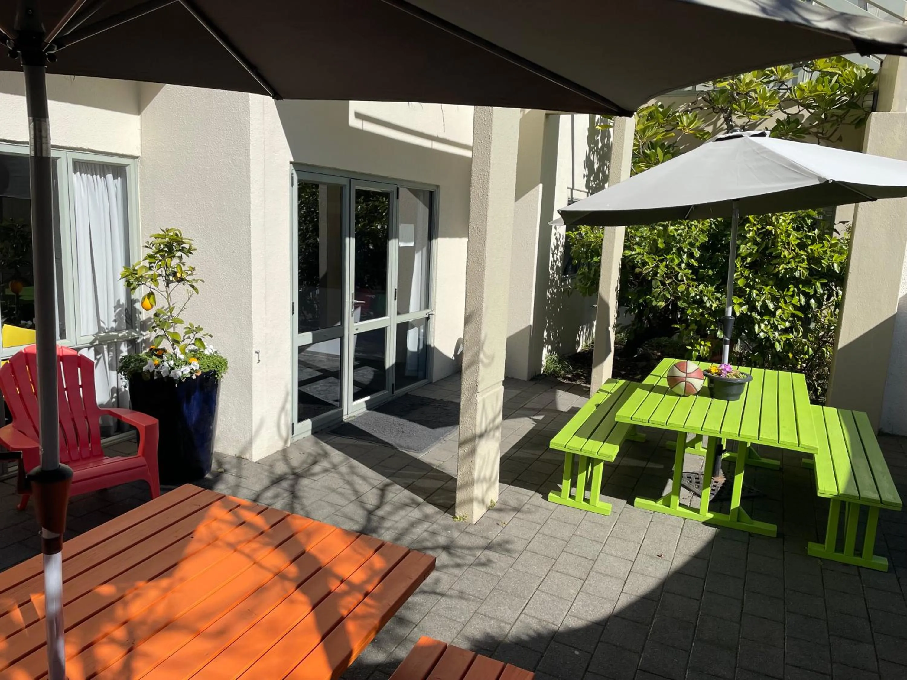 Patio in YHA Nelson - Backpackers