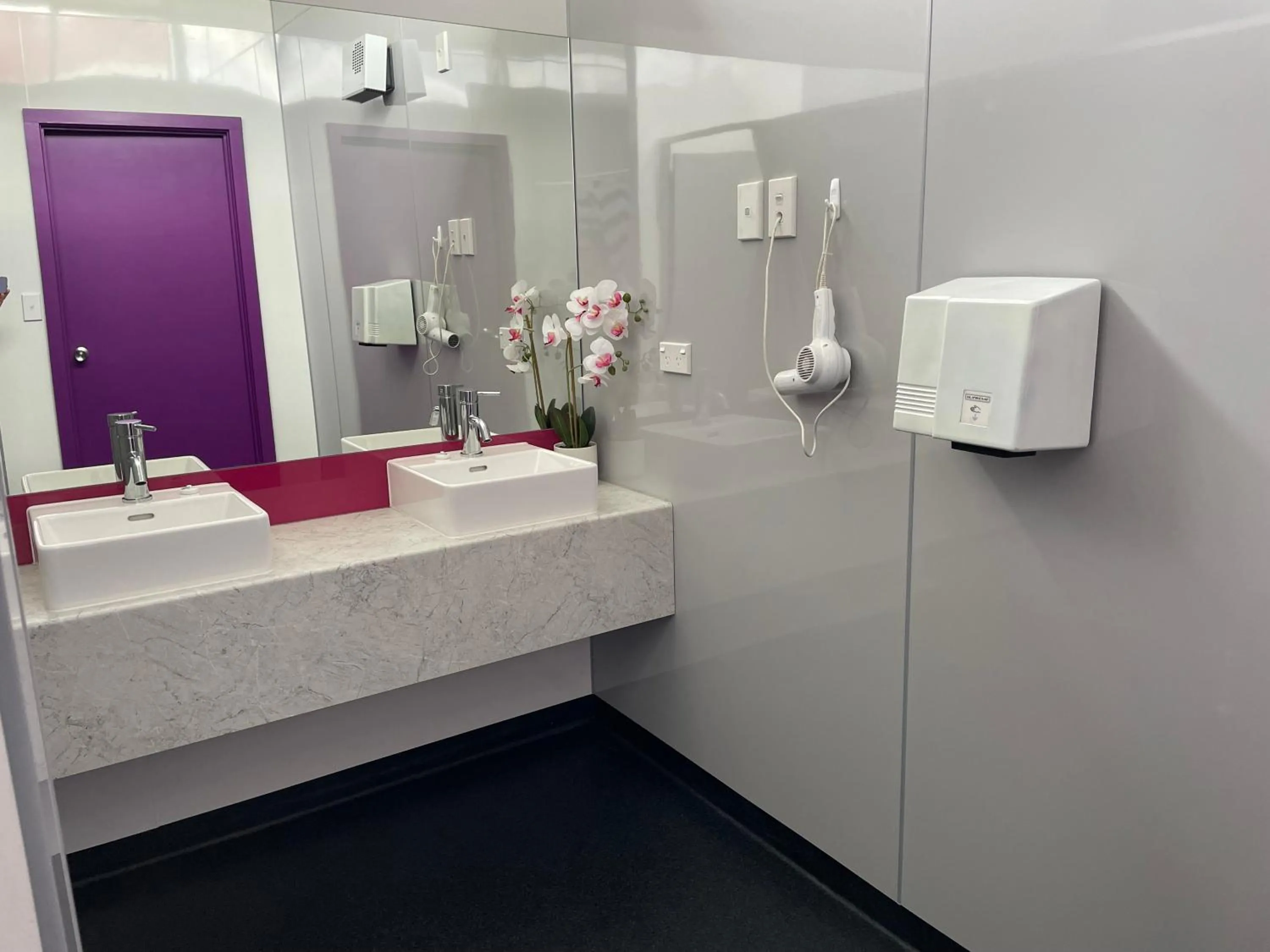 Toilet in YHA Nelson