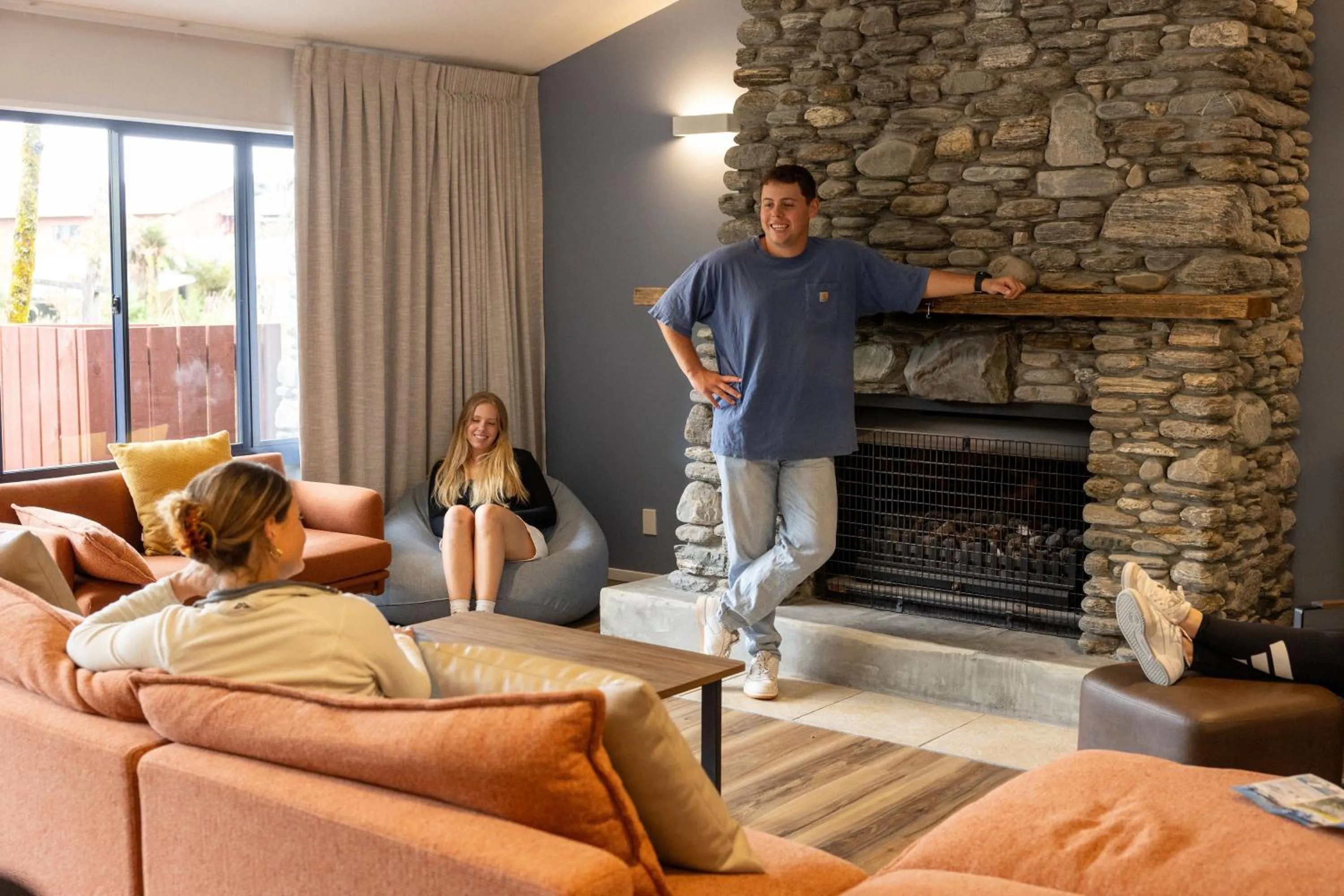 Communal lounge/ TV room in Haka House Franz Josef