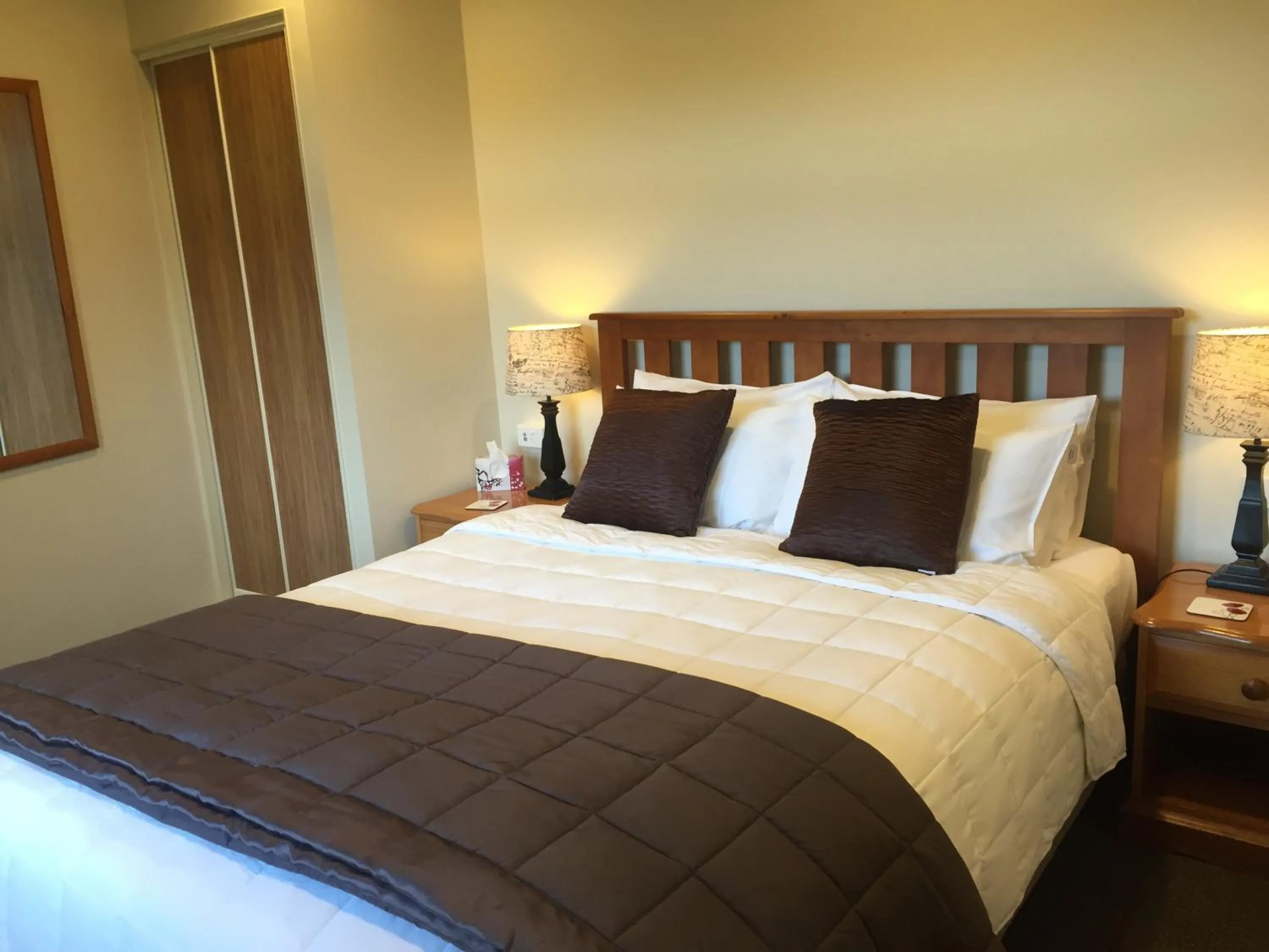 Bed in Lake Roxburgh Lodge