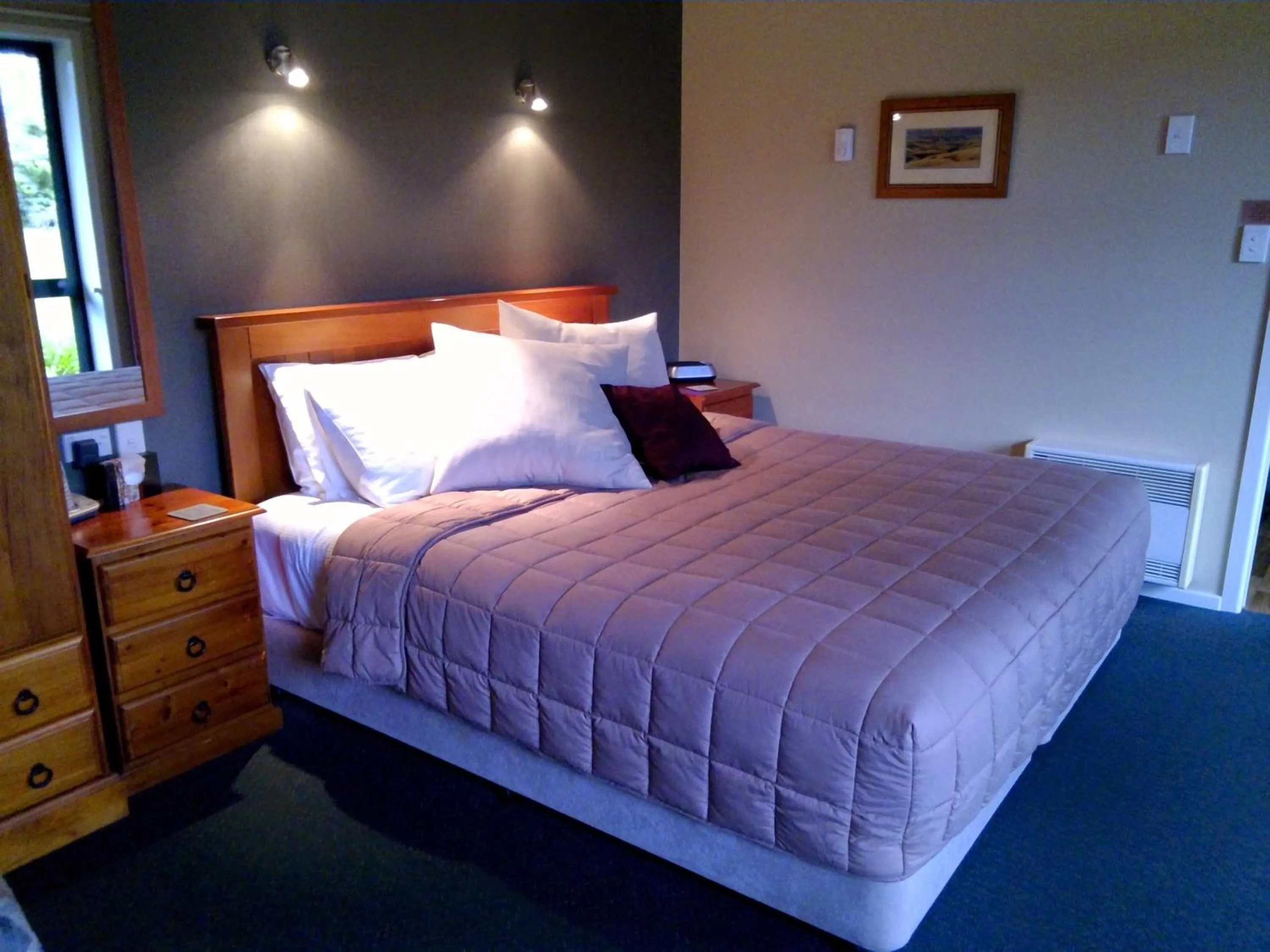 Bed in Lake Roxburgh Lodge